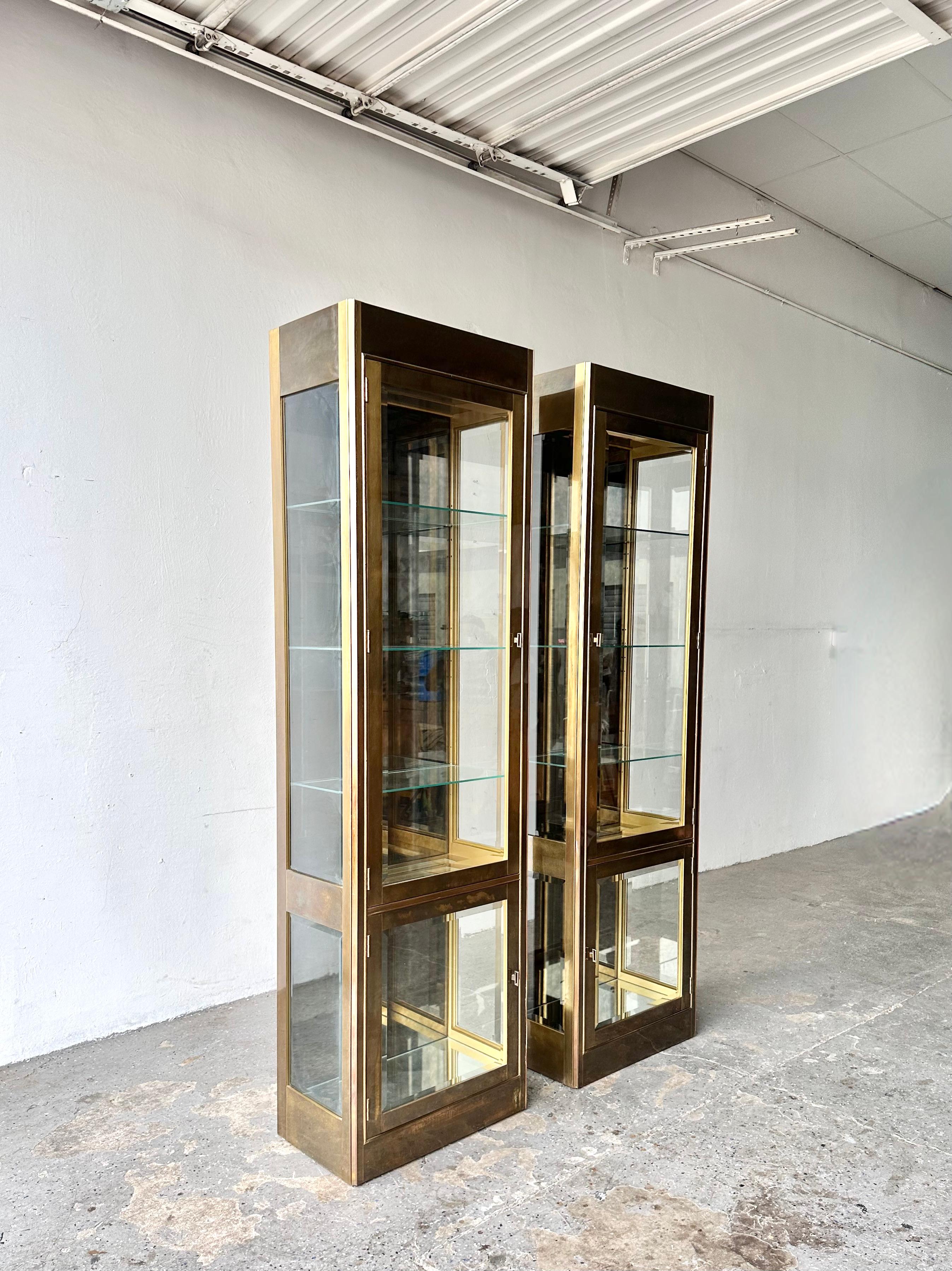 Pair of Elegant Mastercraft Brass Vitrine Display Cabinets For Sale 1