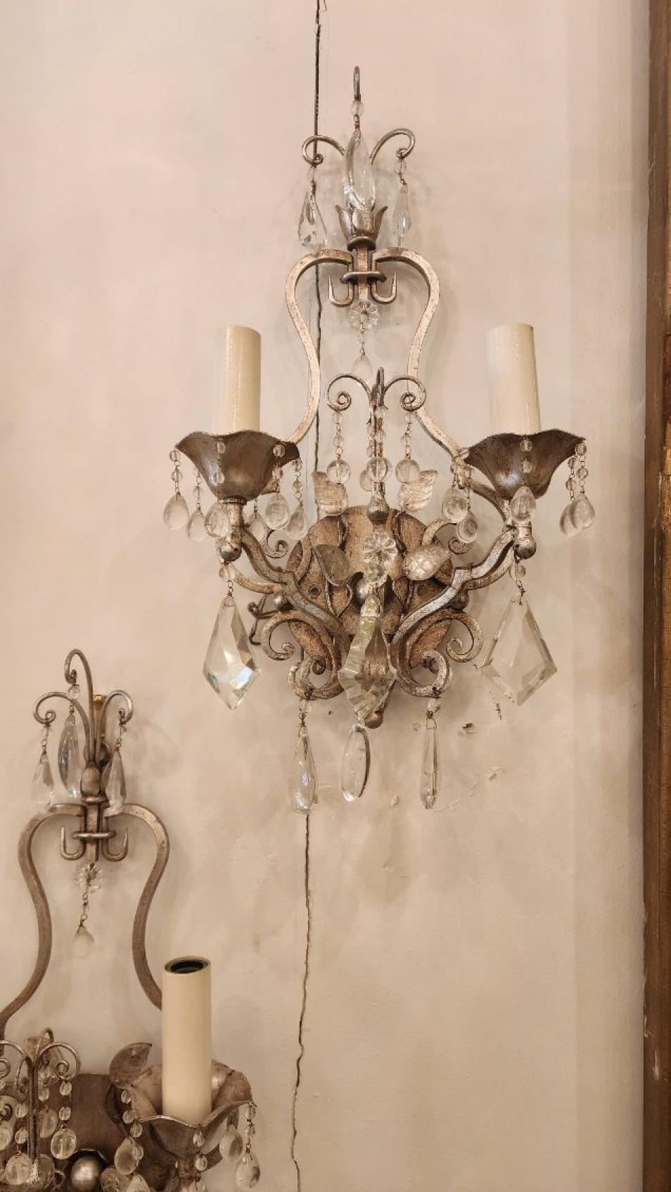 Paire d'appliques élégantes en métal et verre de style Masion Bagues en vente 1