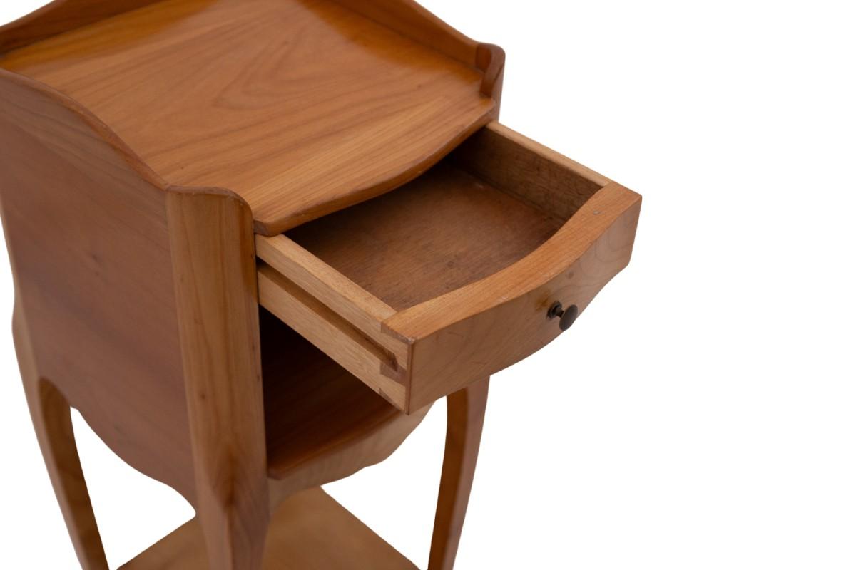 Paire d'élégantes tables de chevet étroites. Bon état - En vente à Chorzów, PL