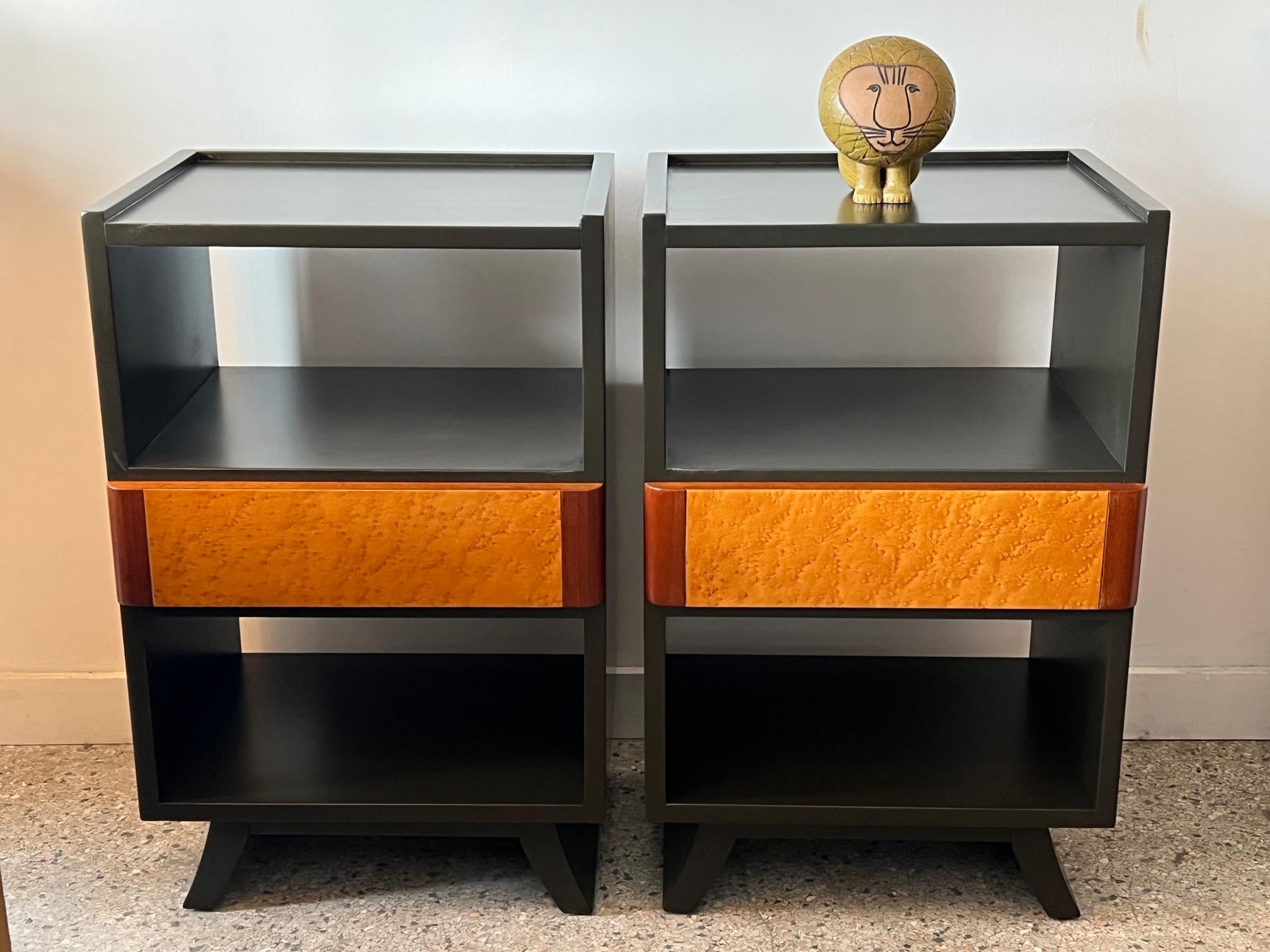 Mid-20th Century Pair of Elegant Nightstands by Rway Art Deco 1940's For Sale