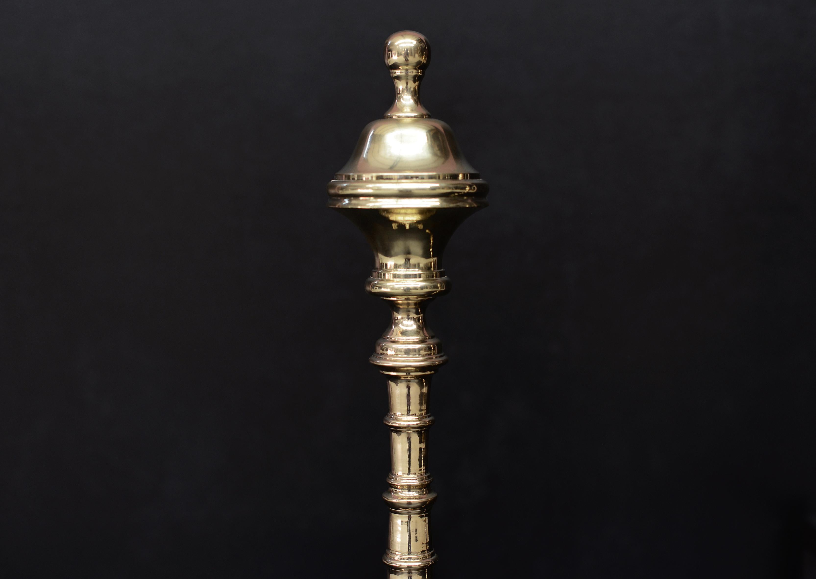 A pair of good quality elegant Georgian style English brass firedogs. The turned uprights surmounted by urn finials.


Measures: 
Height:	590 mm      	23 1/4 in
Width:	300 mm      	11 3/4 in
Depth:	580 mm      	22 7/8 in