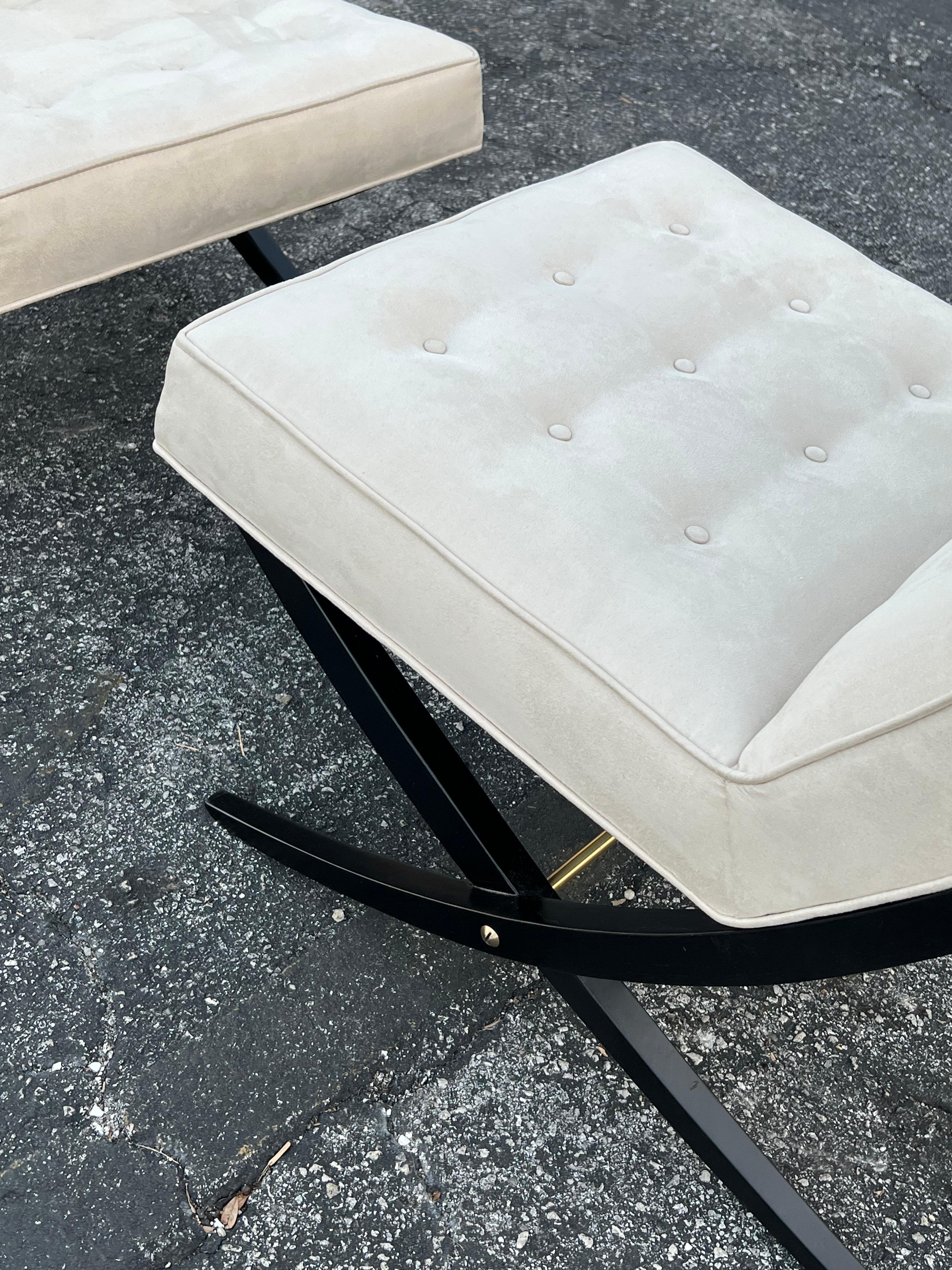 Paire d'élégantes chaises ciseaux avec détails en laiton des années 1950 en vente 6