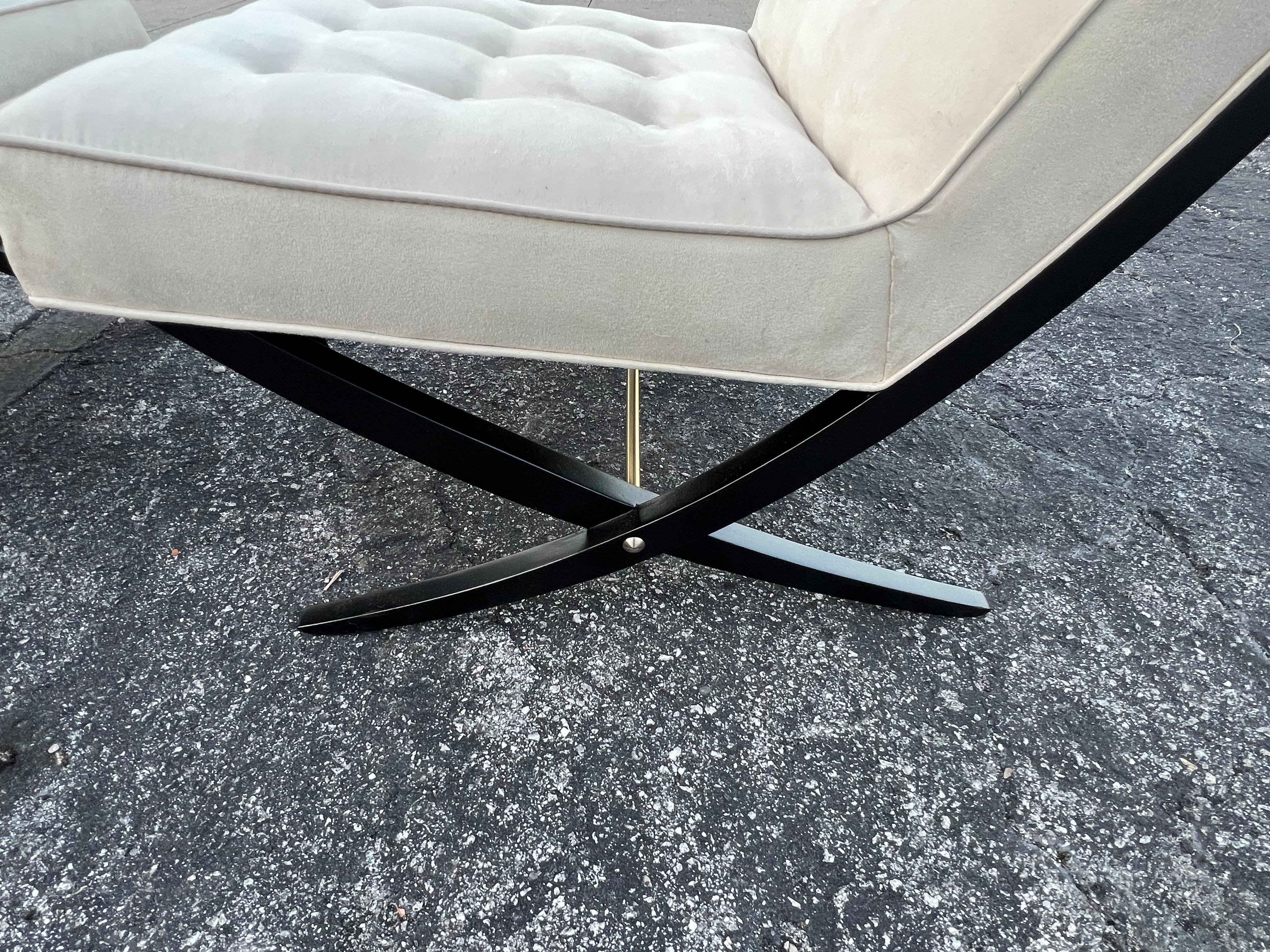 Paire d'élégantes chaises ciseaux avec détails en laiton des années 1950 en vente 4