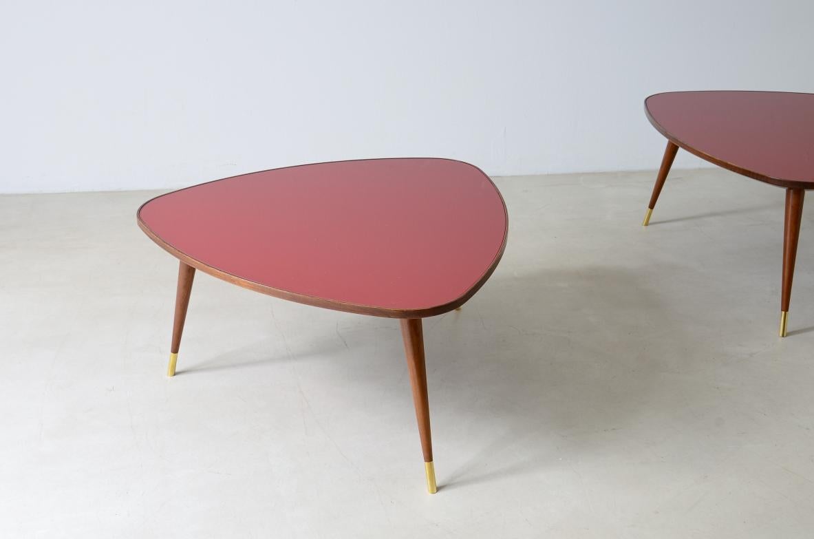 Italian Pair of elegant semi-triangular shaped coffee tables For Sale