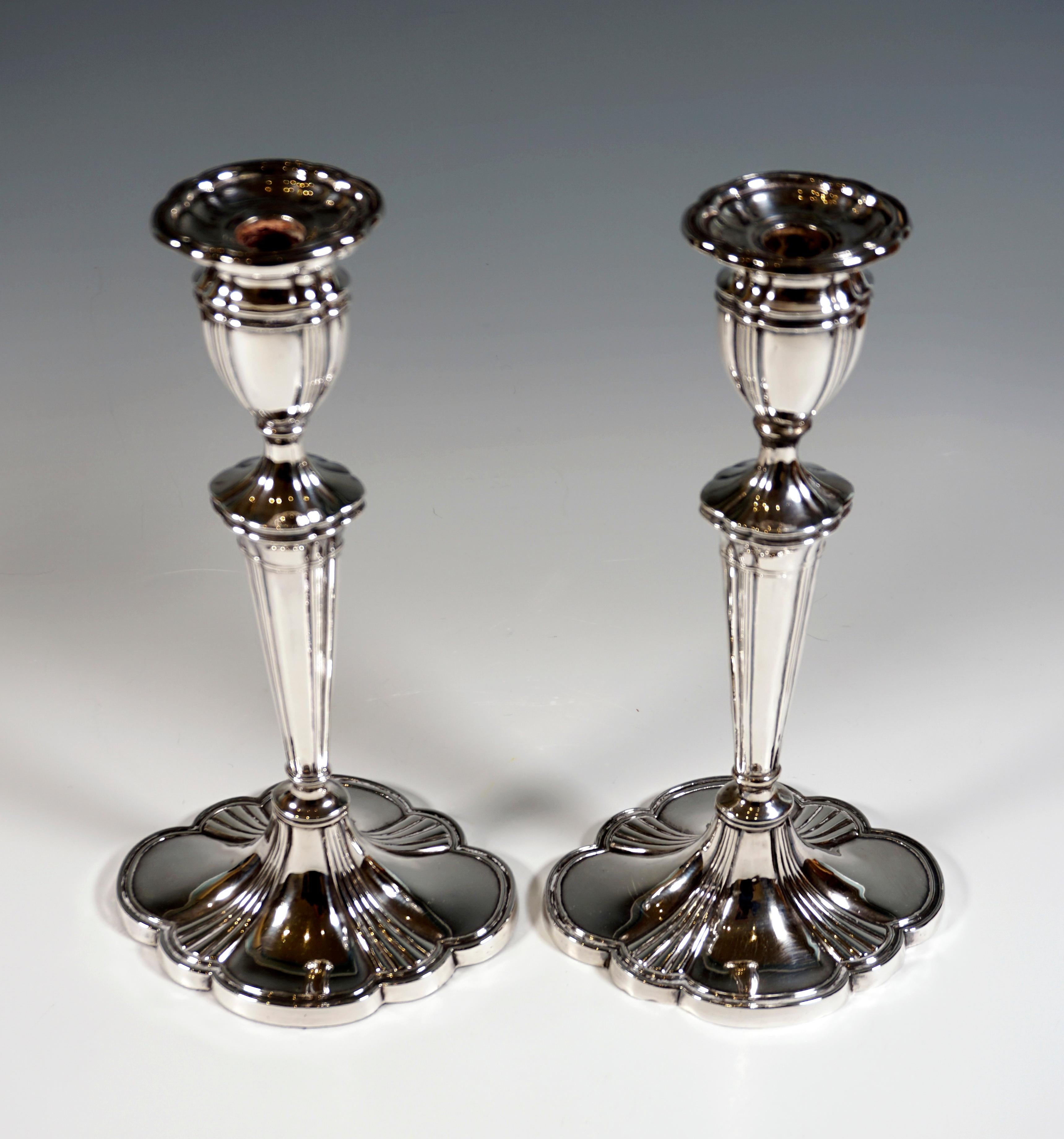 Paar elegante Silber 925-Kerzenständer, London, England, 20. Jahrhundert (Englisch) im Angebot
