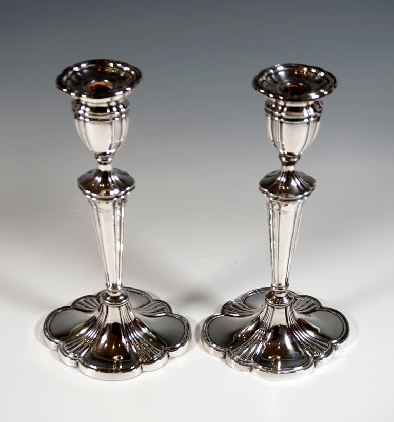 English Pair of Elegant Silver 925 Candle Holders, London, England, 20th Century For Sale