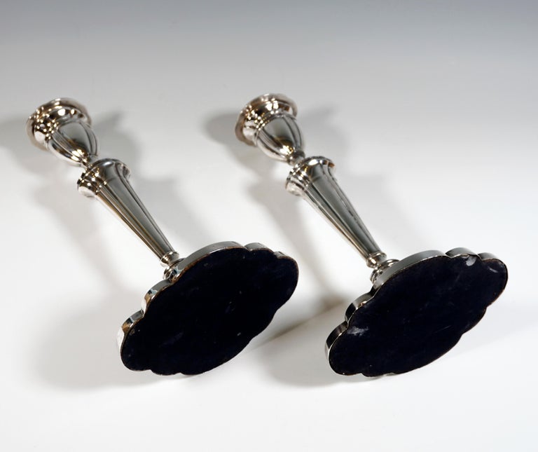 Hand-Crafted Pair of Elegant Silver 925 Candle Holders, London, England, 20th Century For Sale