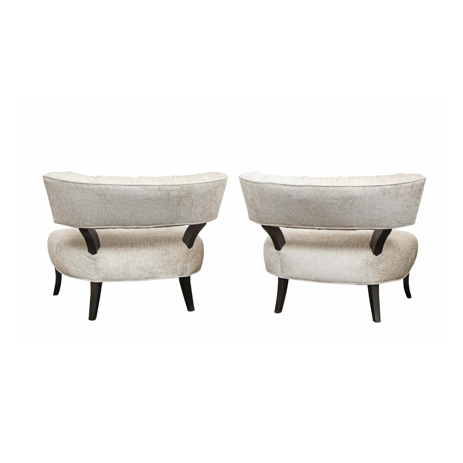 Mid-Century Modern Pair of Elegant Slipper Chairs in The Manner of Billy Haines 1940s For Sale