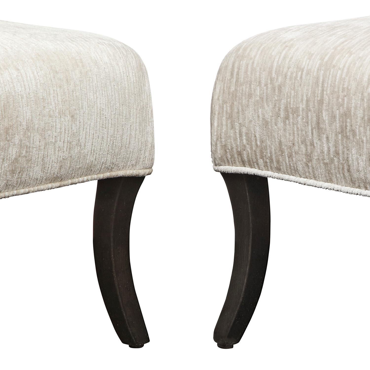 Pair of Elegant Slipper Chairs in The Manner of Billy Haines 1940s In Excellent Condition For Sale In New York, NY