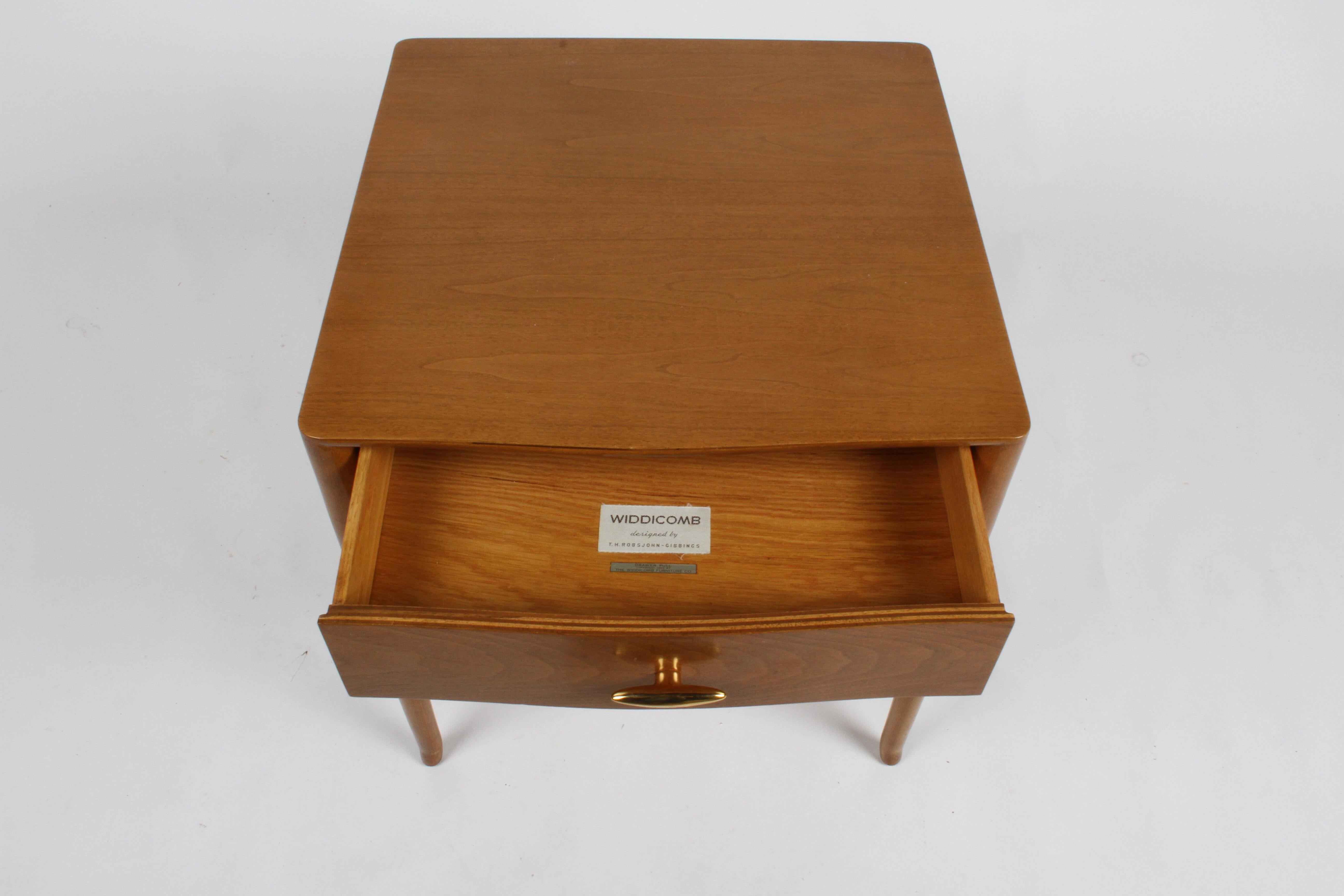 Pair of Elegant T.H. Robsjohn-Gibbings Nightstands with 22K Gold Porcelain Knobs 2