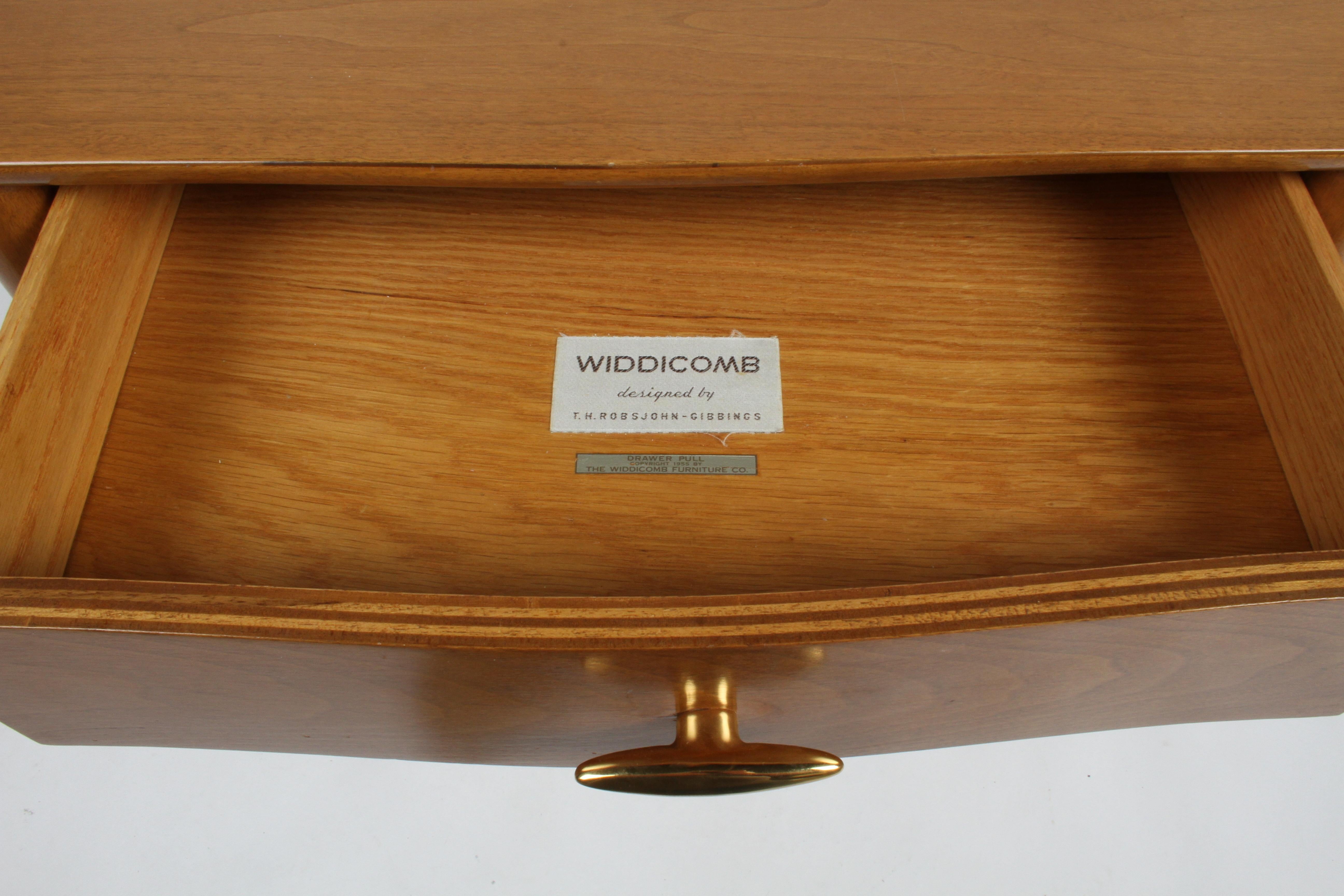Pair of Elegant T.H. Robsjohn-Gibbings Nightstands with 22K Gold Porcelain Knobs 5