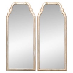 Paire d'élégants miroirs trois quarts en style Hollywood Regency