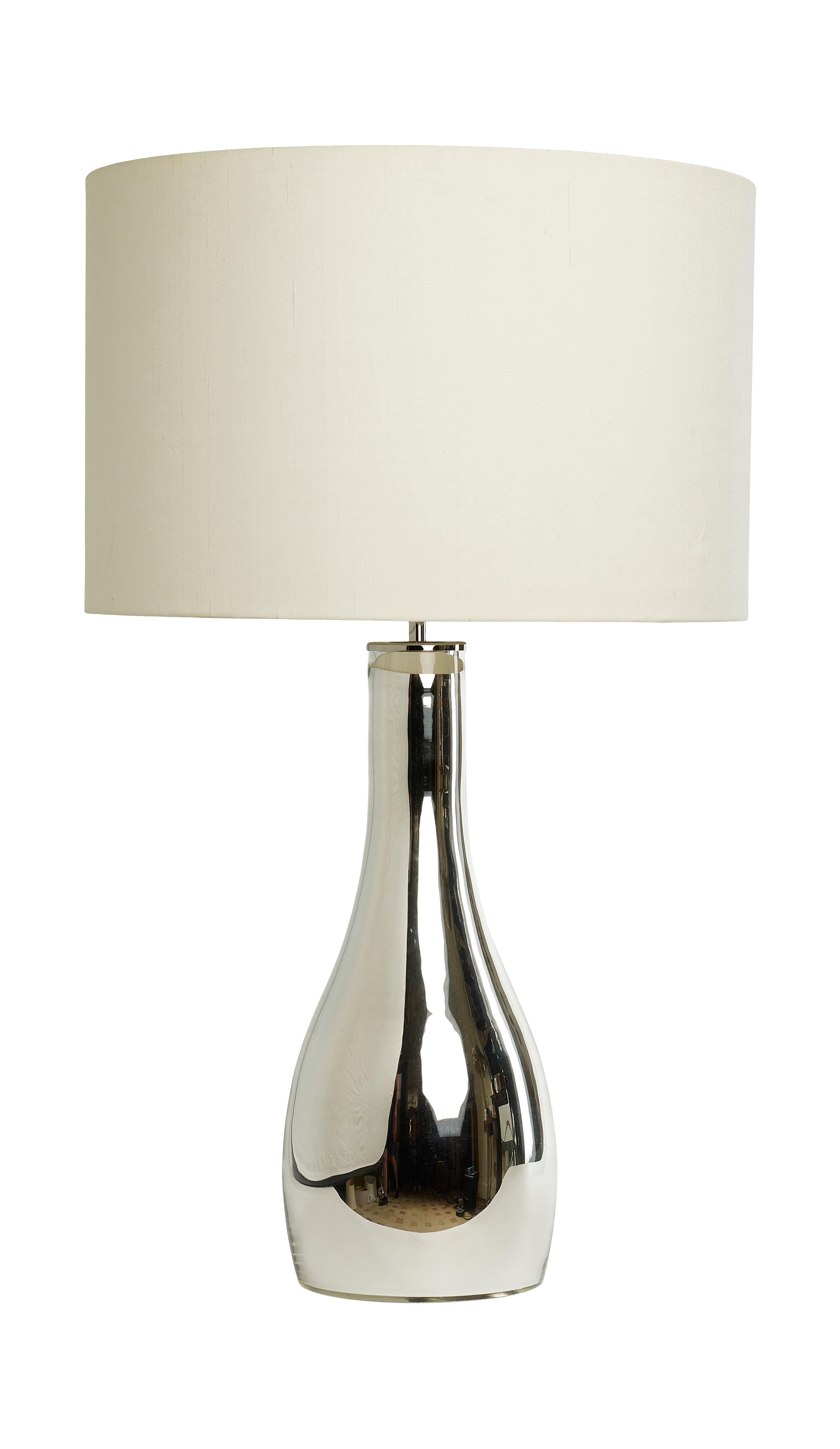 Moderne Pair of elegant vase shaped Mirrored Glass table lamps by Andrew Kornat Designs en vente