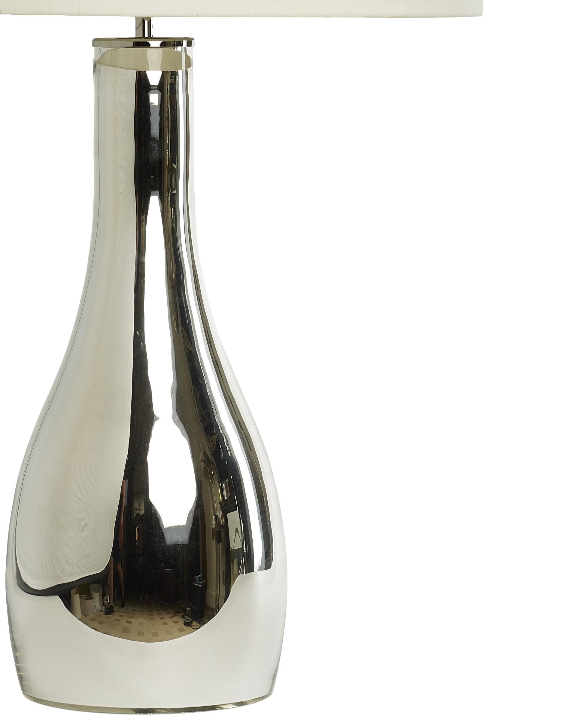 Fait main Pair of elegant vase shaped Mirrored Glass table lamps by Andrew Kornat Designs en vente