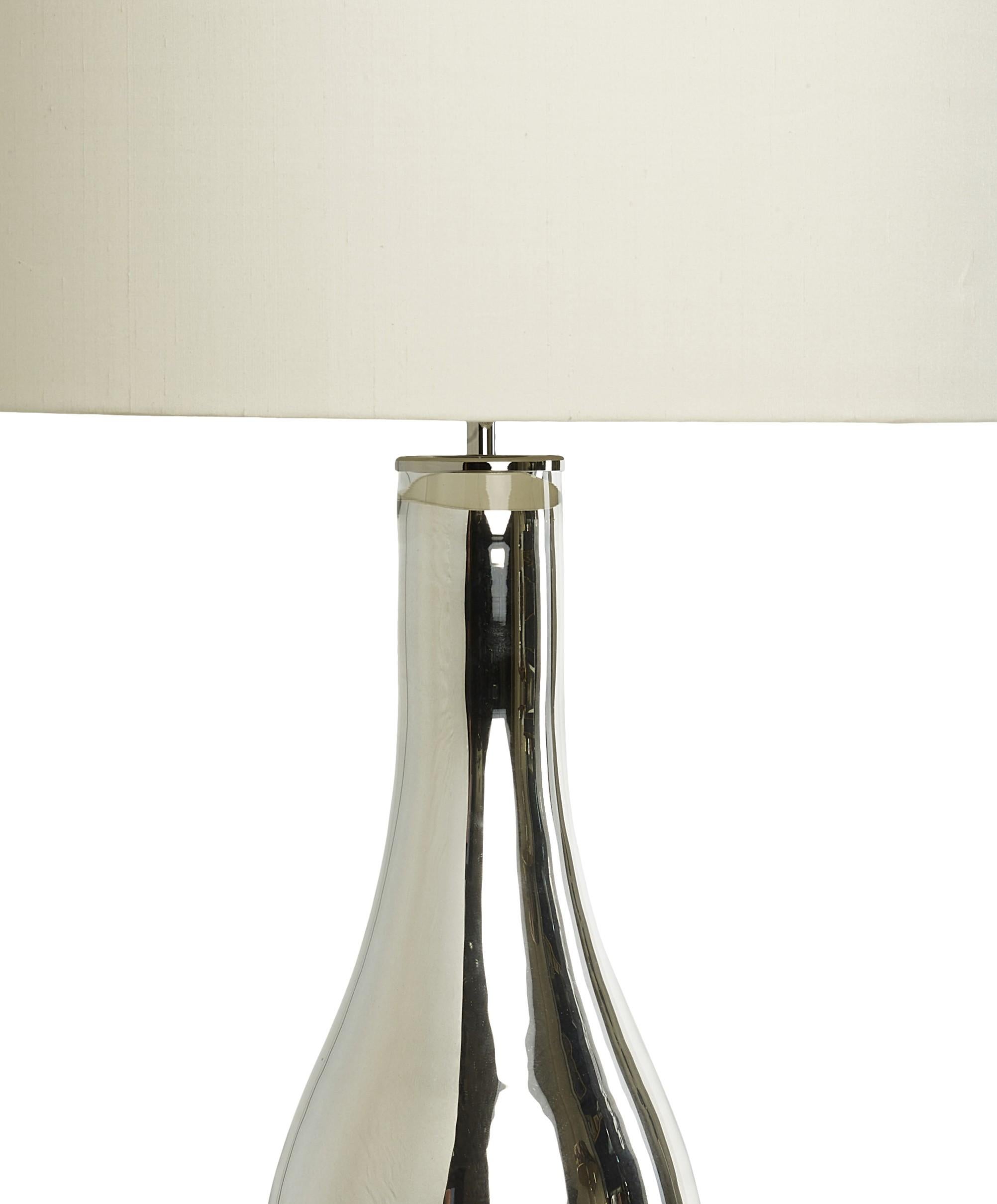 Pair of elegant vase shaped Mirrored Glass table lamps by Andrew Kornat Designs Excellent état - En vente à London, GB
