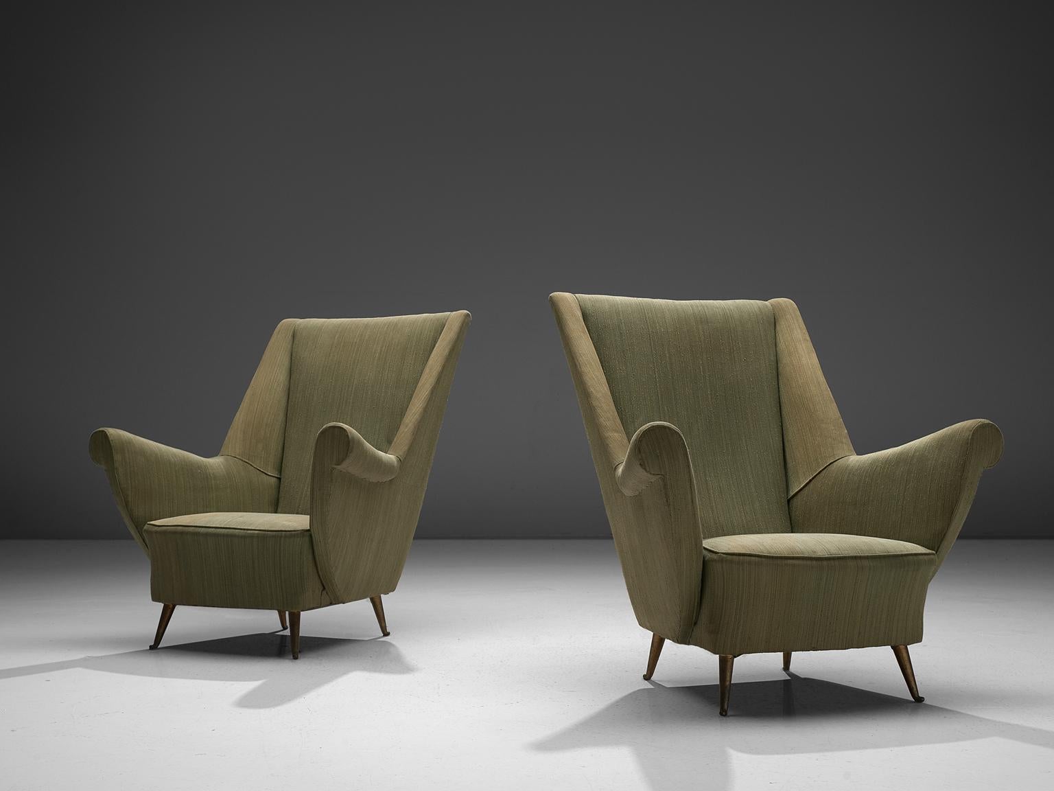 Lounge chairs, green fabric, brassed metal legs, Italy, circa 1950.

This pair lounge chairs is designed in 1950 in Italy. They stand out thanks to their butterfly armrests and high backs. Their size is wonderfully eloquent thanks to the
