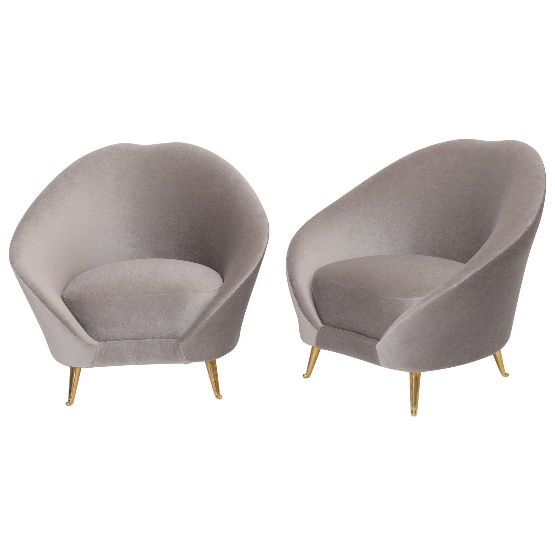 Pair of elegantly curved Federico Munari chairs c1950