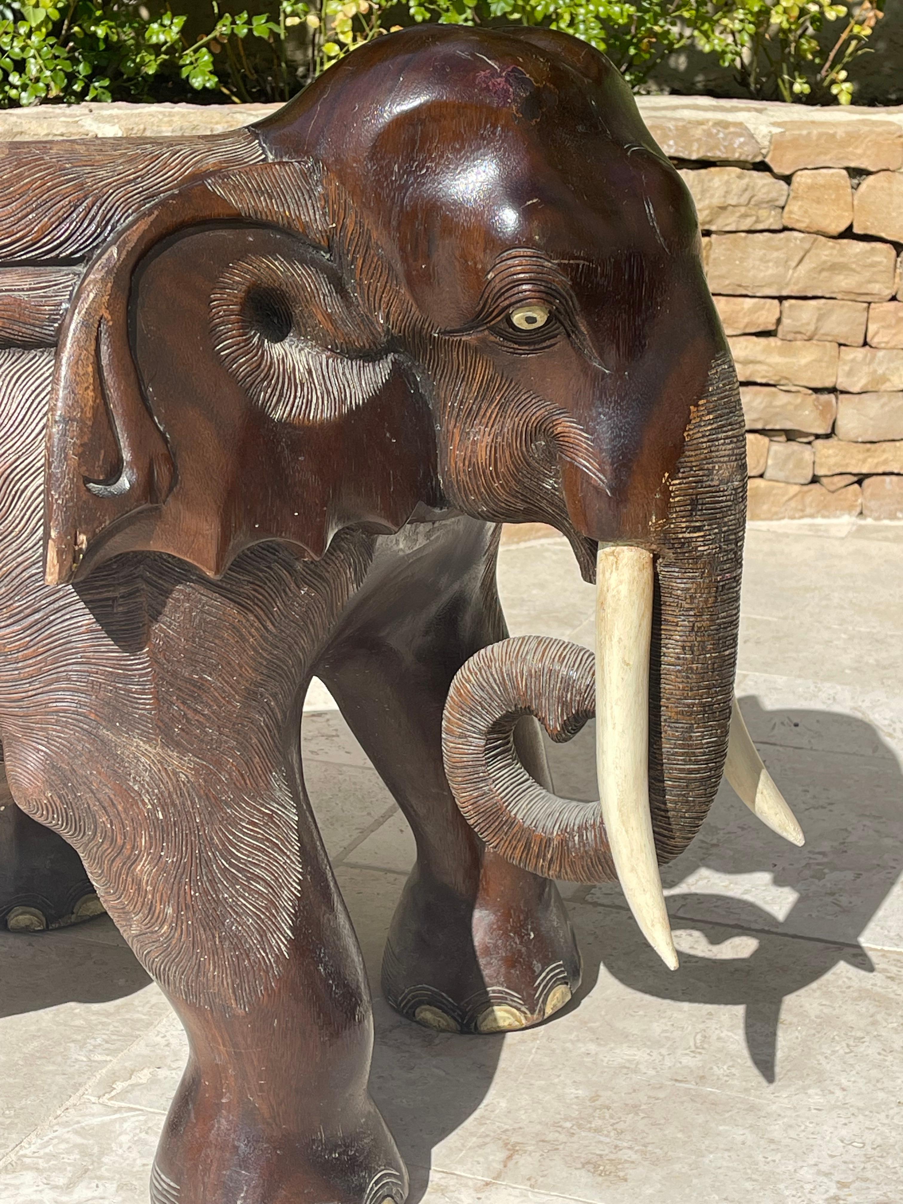 Coppia di poltrone a forma di elefante in vendita 5