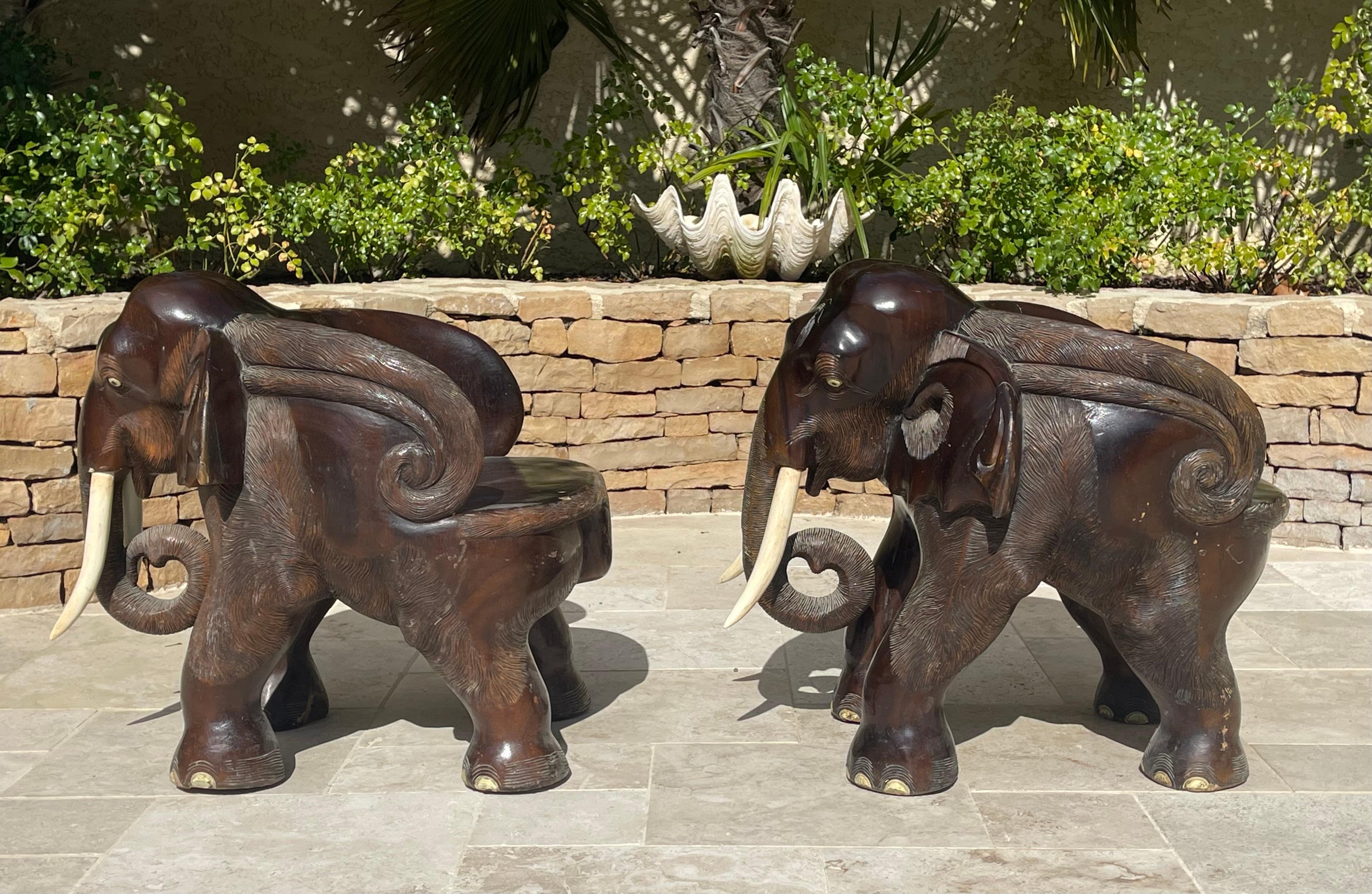 Coppia di poltrone a forma di elefante in vendita 9