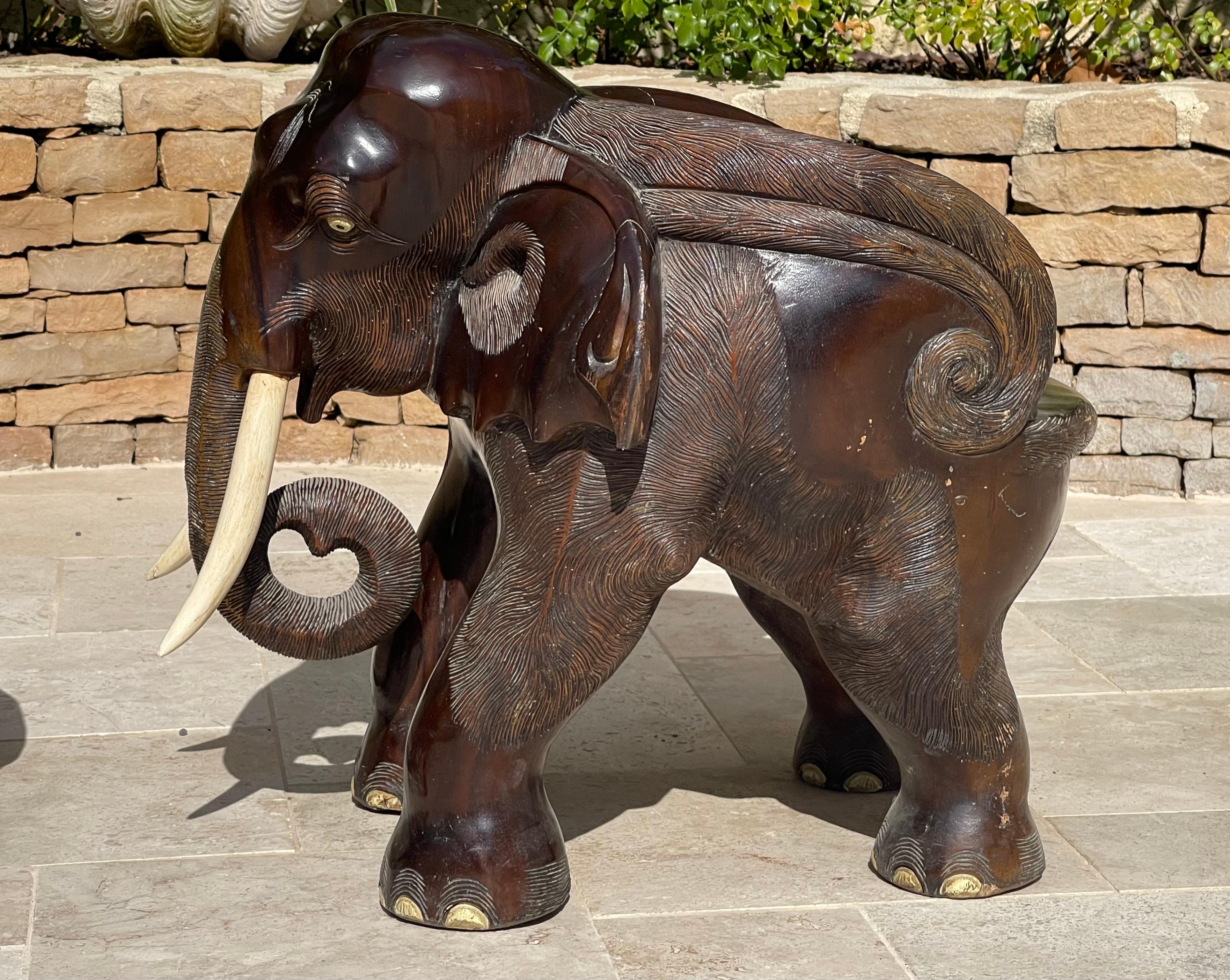 Coppia di poltrone a forma di elefante in vendita 10