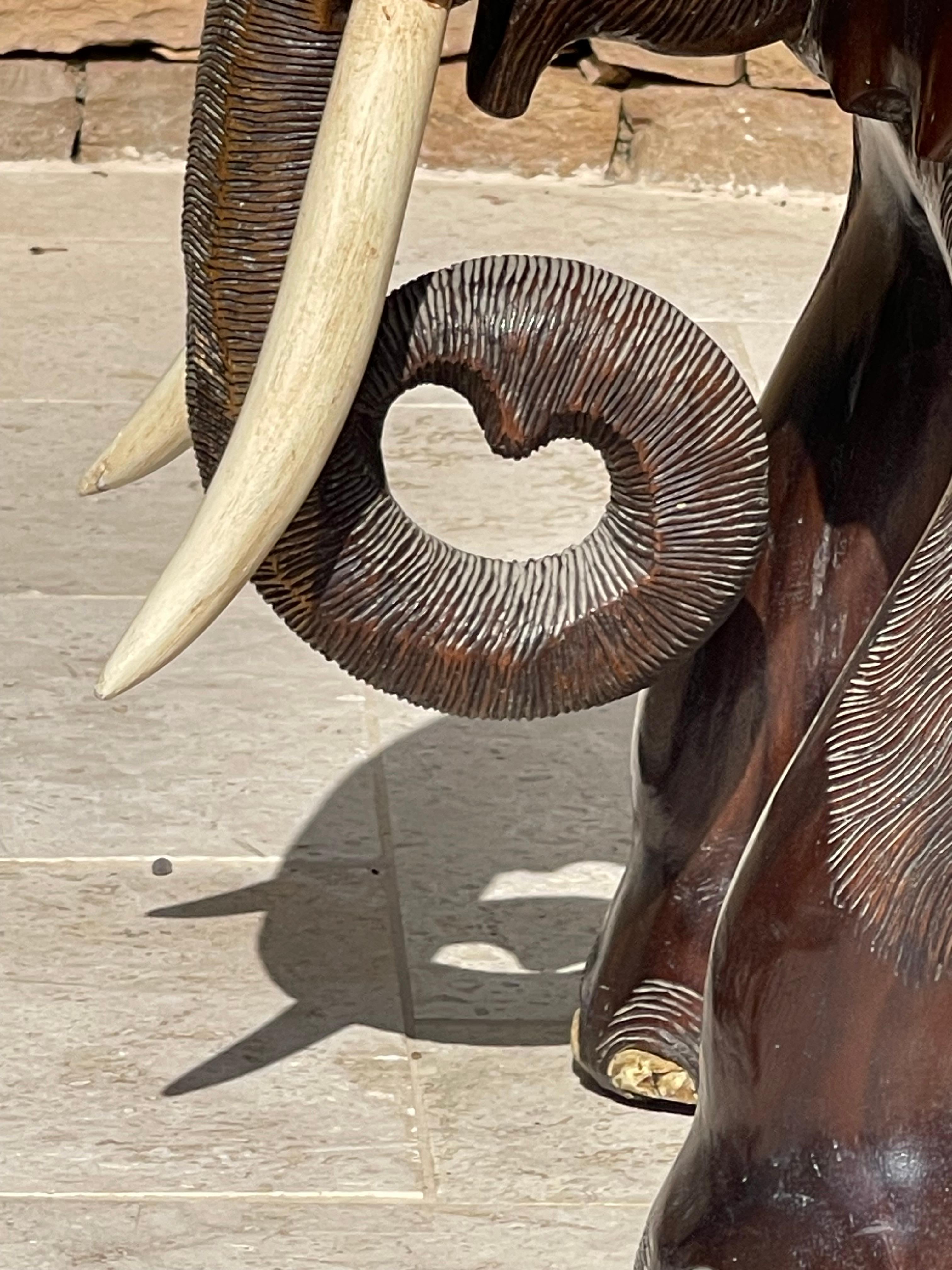 Coppia di poltrone a forma di elefante in vendita 12