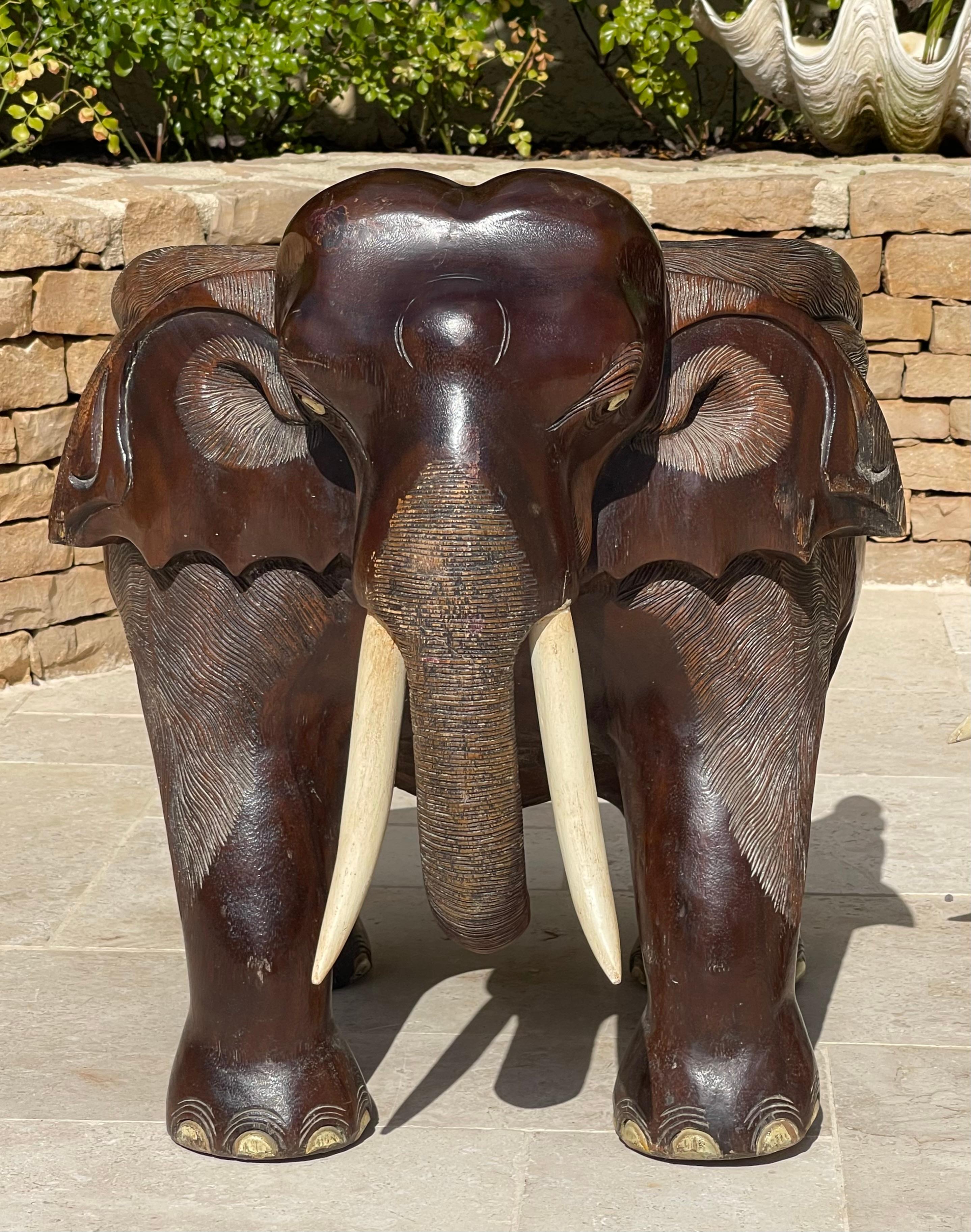 Coppia di poltrone a forma di elefante in vendita 13