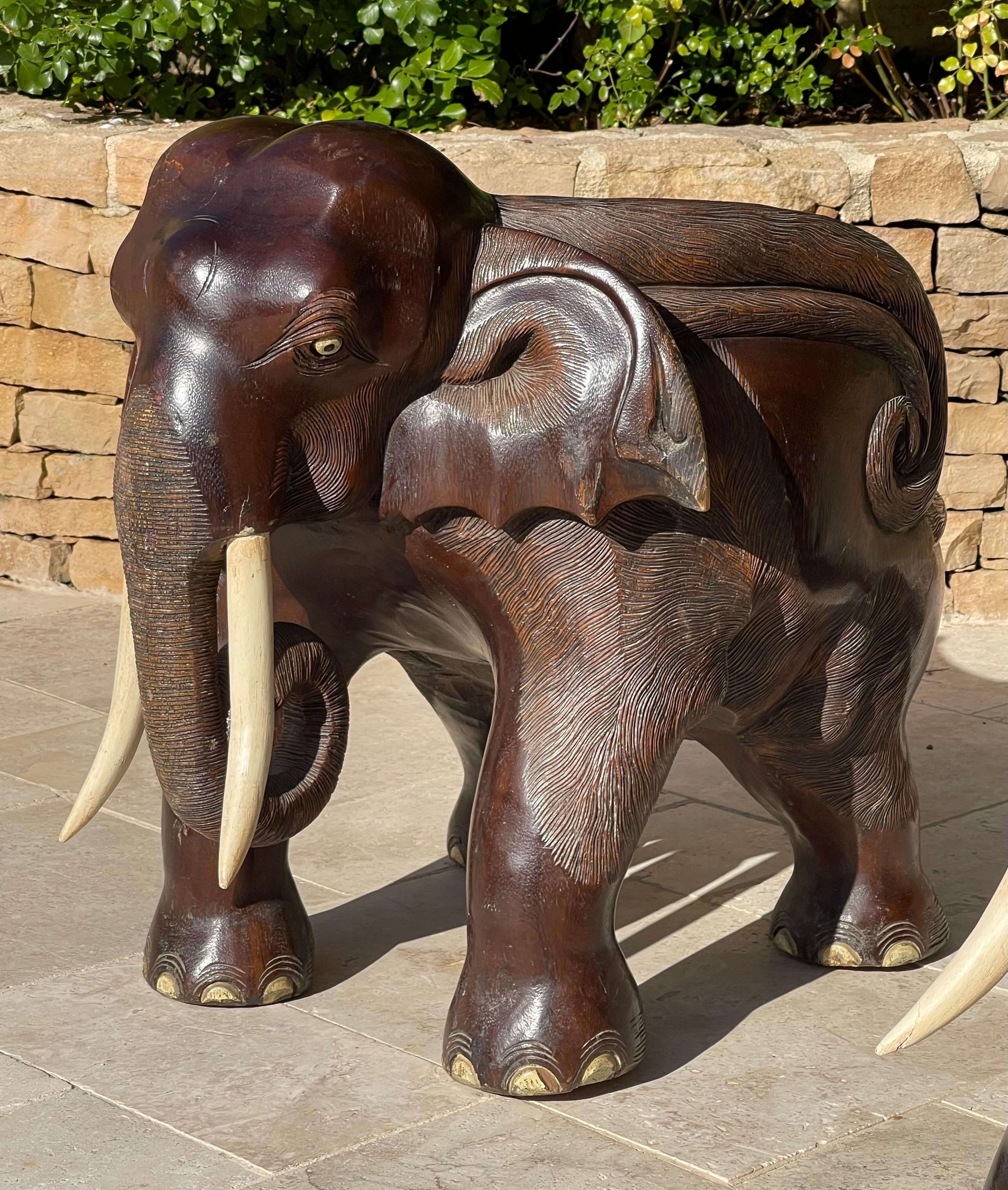 XIX secolo Coppia di poltrone a forma di elefante in vendita