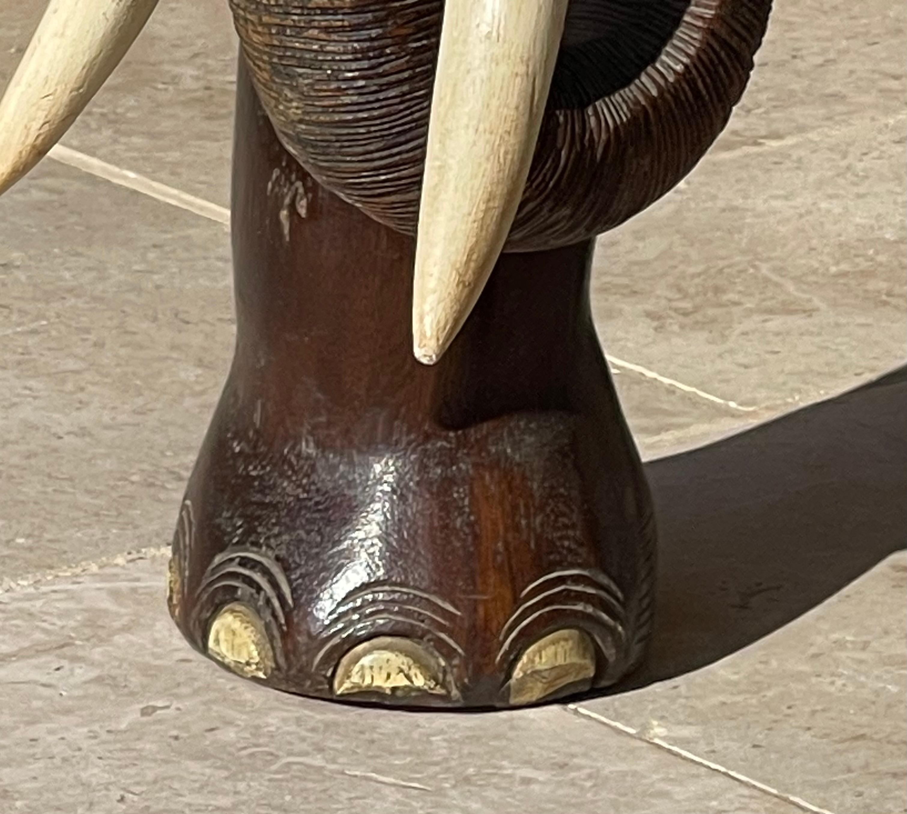 Coppia di poltrone a forma di elefante in vendita 2