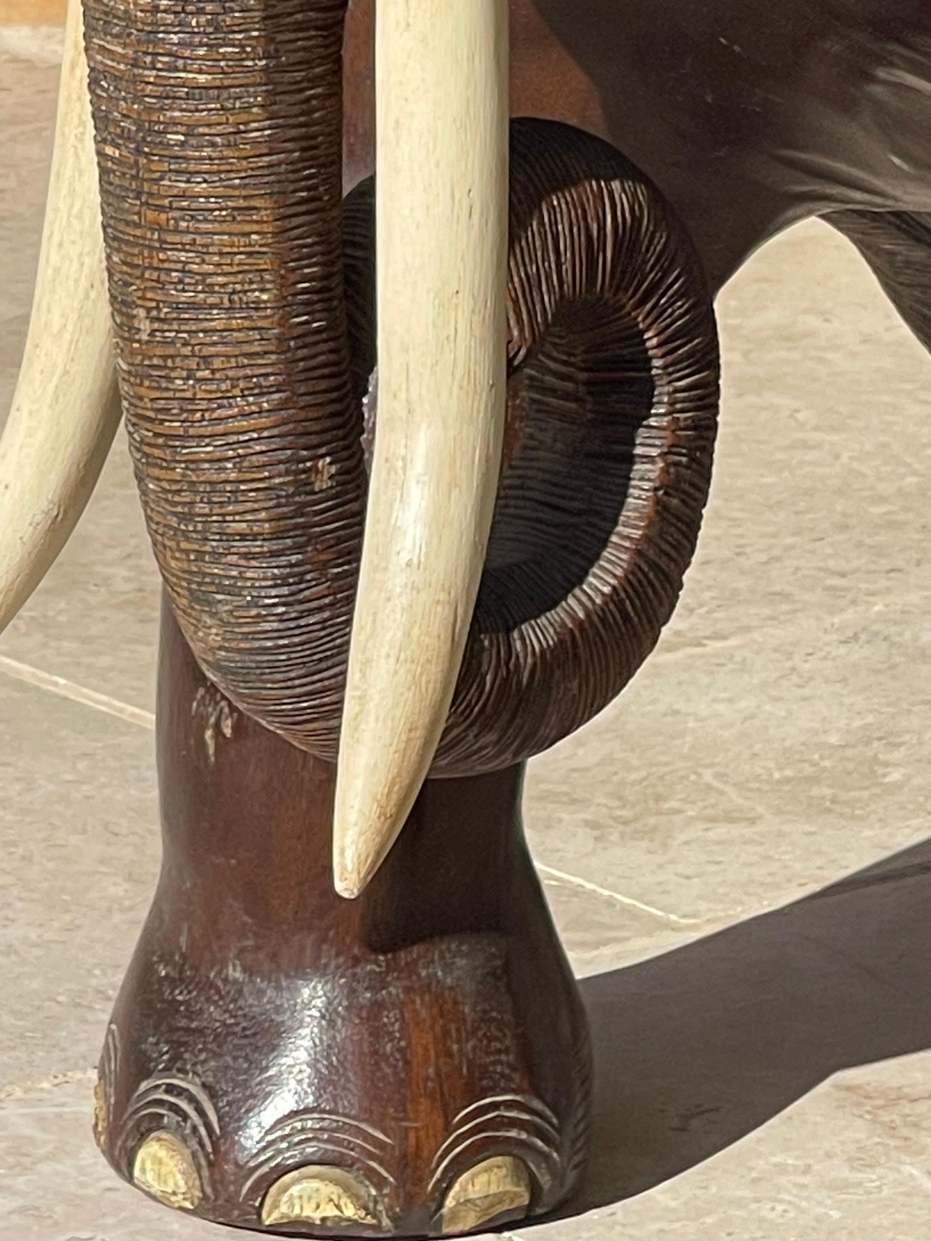 Coppia di poltrone a forma di elefante in vendita 3