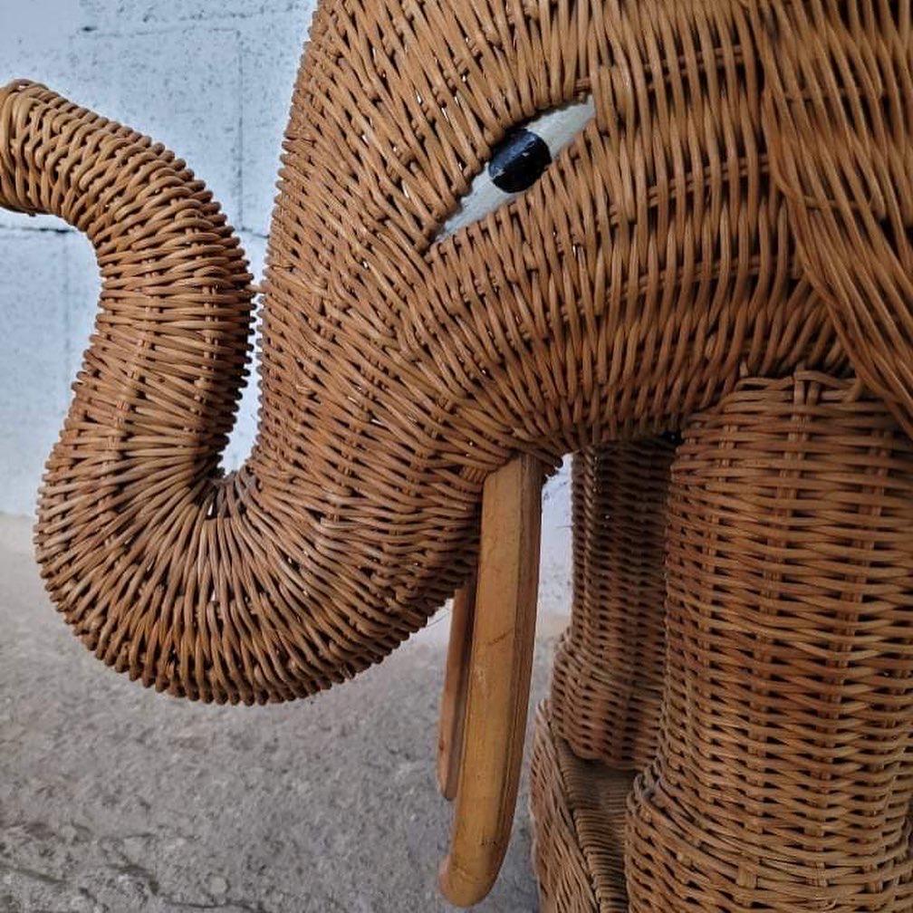 Pair of Elephant Shaped Wicker Sofa Ends, 1970 in Vivaï del Sud Style In Good Condition For Sale In Saint Rémy de Provence, FR