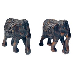 Paire de sculptures d'éléphants, en céramique, couleur Brown, fabriquées en France vers 1970