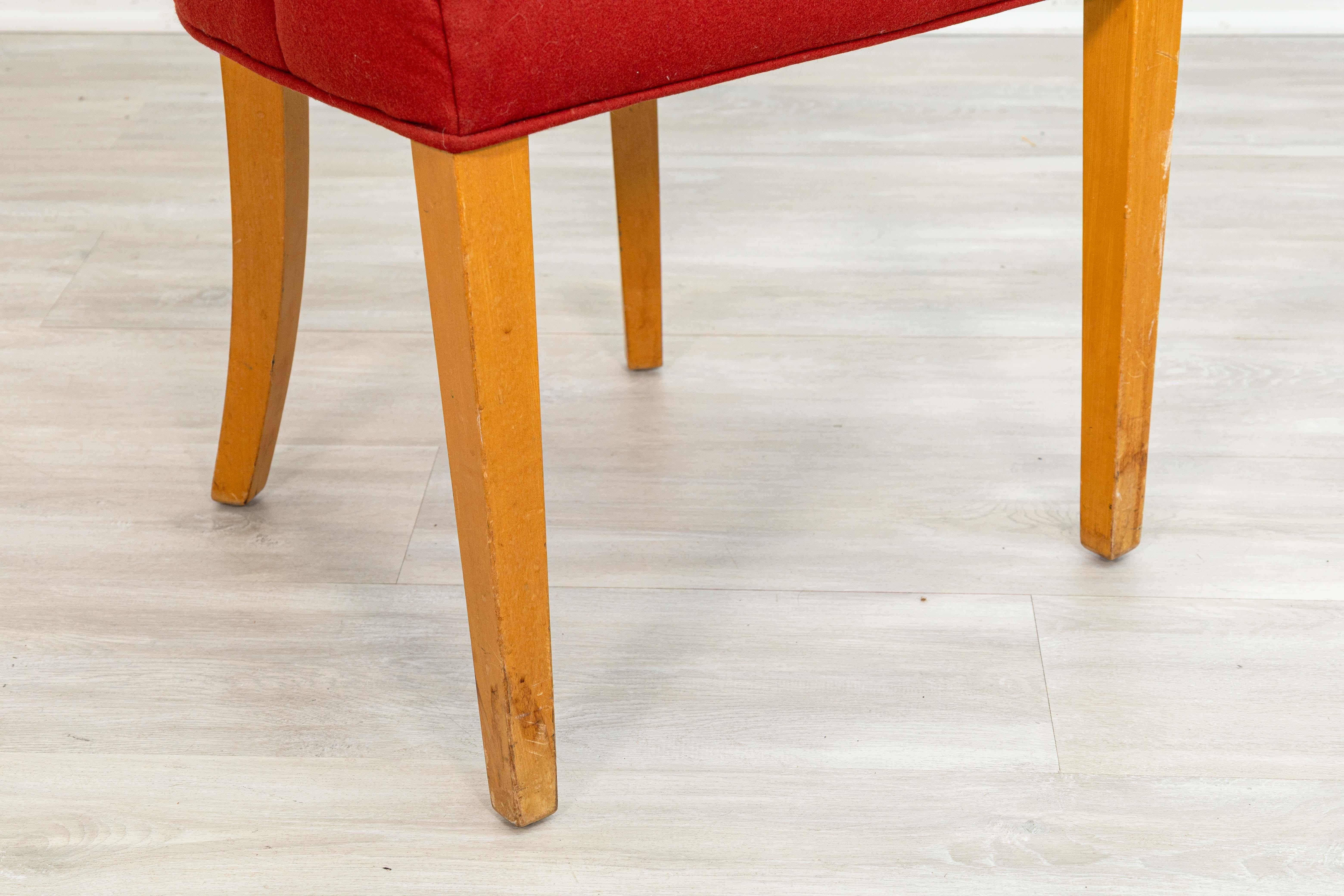 Coppia di poltrone in tessuto rosso di Eliel Saarinen per Imperial Rattan Company 1941 in vendita 4