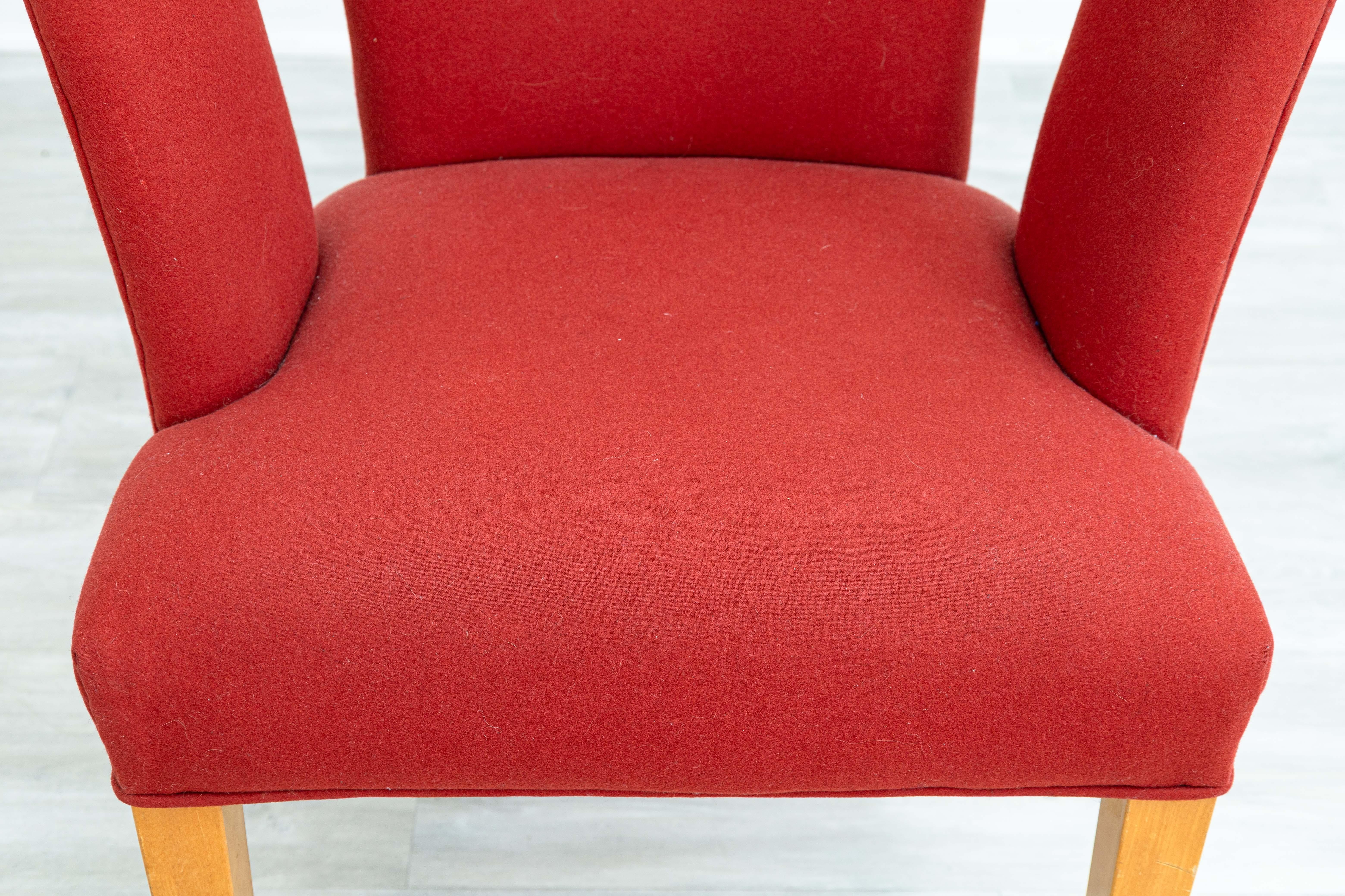Tessuto Coppia di poltrone in tessuto rosso di Eliel Saarinen per Imperial Rattan Company 1941 in vendita