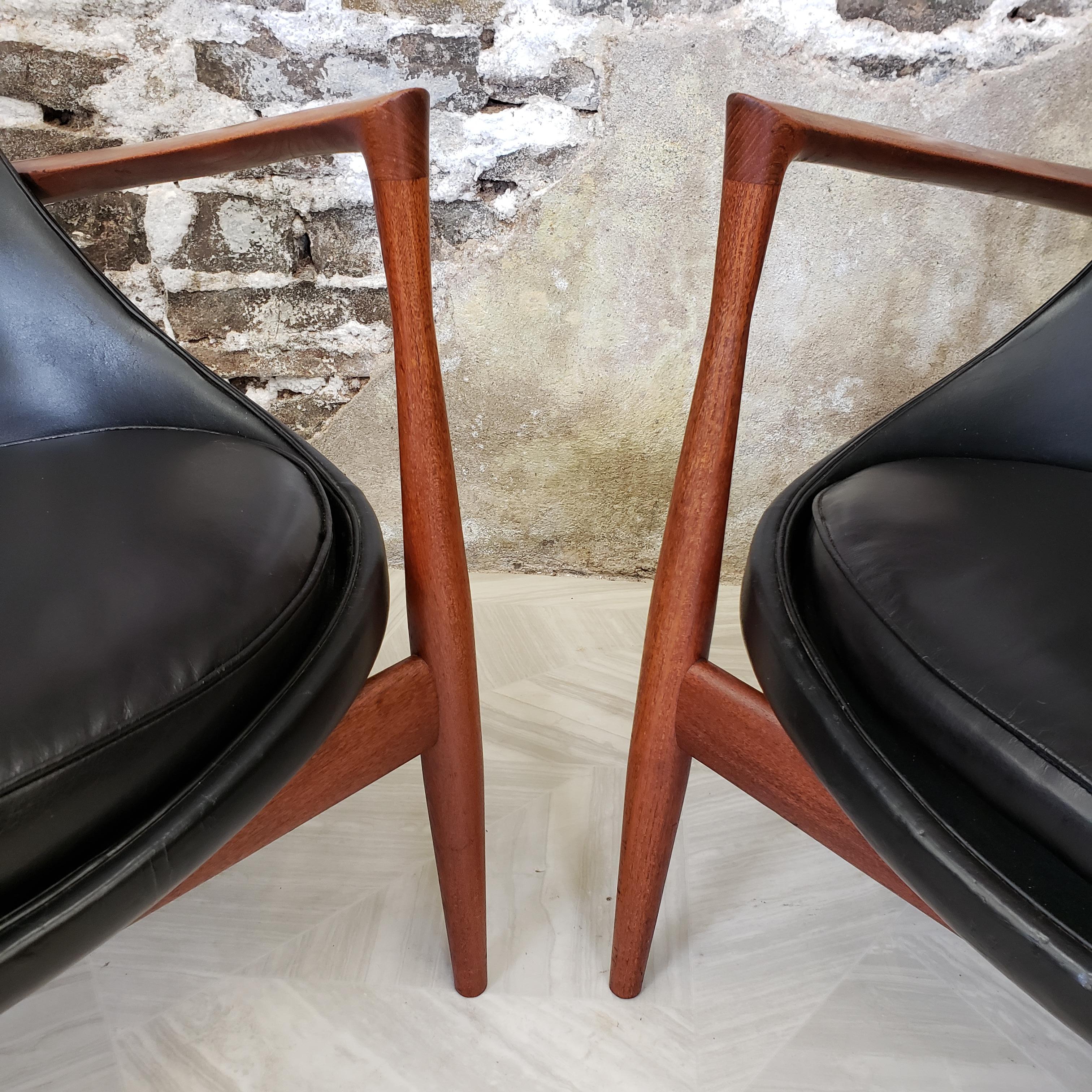 Scandinavian Modern Pair of Elizabeth Chairs by Ib Kofod-Larsen Model U-56 For Sale