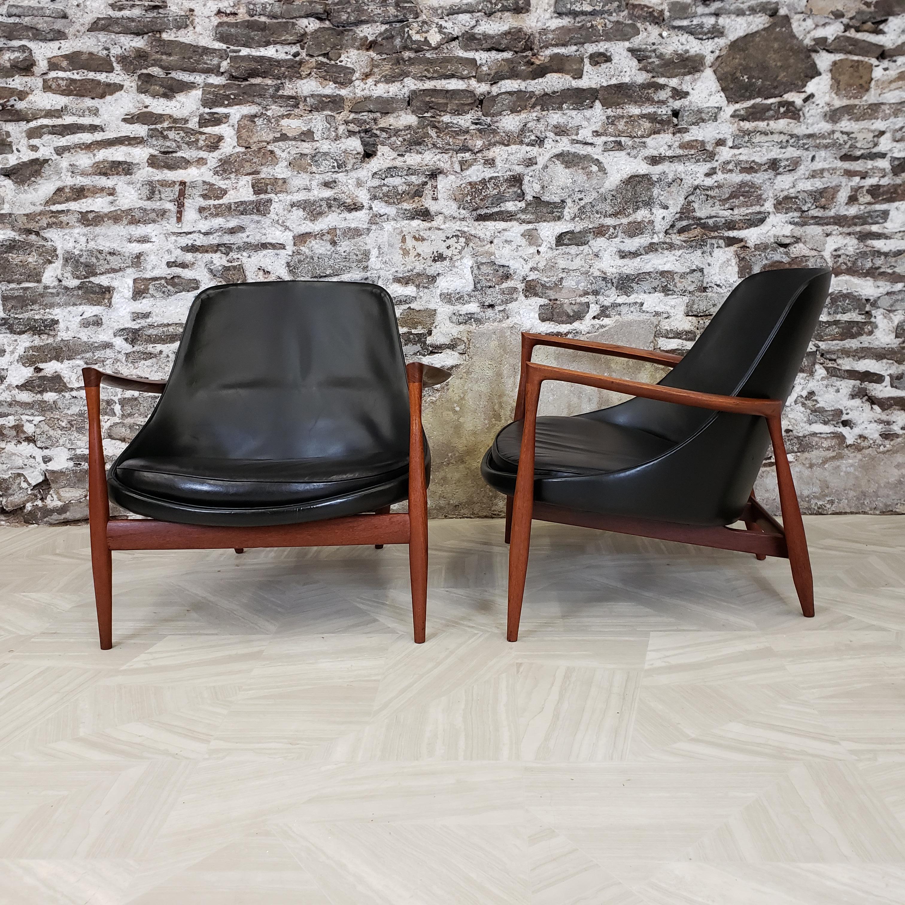 Scandinavian Modern Pair of Elizabeth Chairs by Ib Kofod-Larsen Model U-56 For Sale