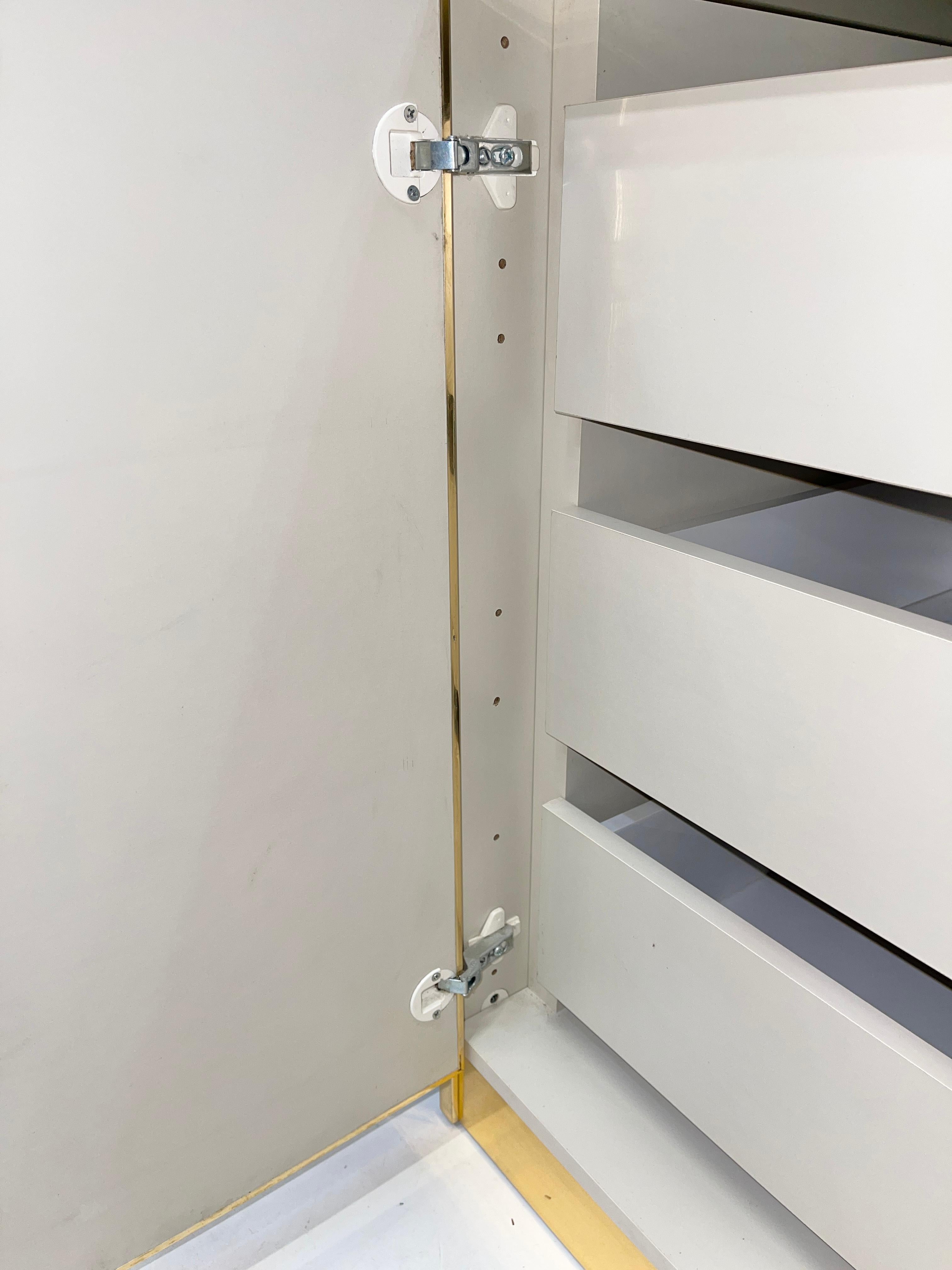 Pair of Ello Mirrored Double Door Chests im Angebot 7