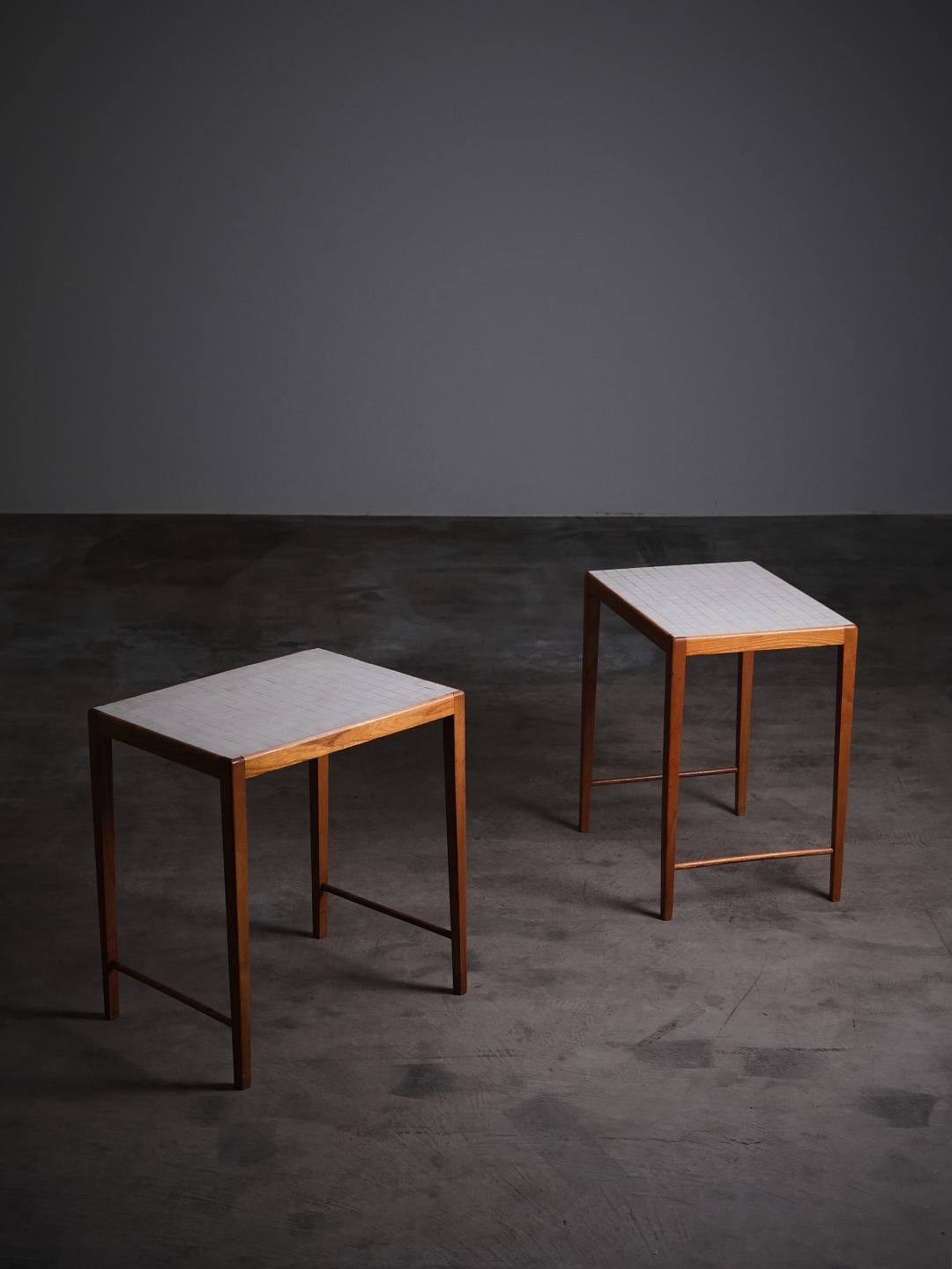 Timeless and refined side table designed by Otto Schulz and produced by Boet in Sweden during the 1950s. '

Featuring a slender elm wood frame and a striking top in white mosaic tiles, this piece blends Scandinavian craftsmanship with understated