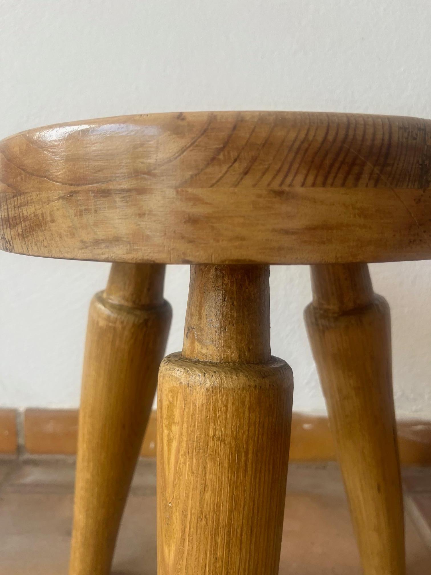 Pine Pair of elm and pine tripod stools, France 1960's For Sale