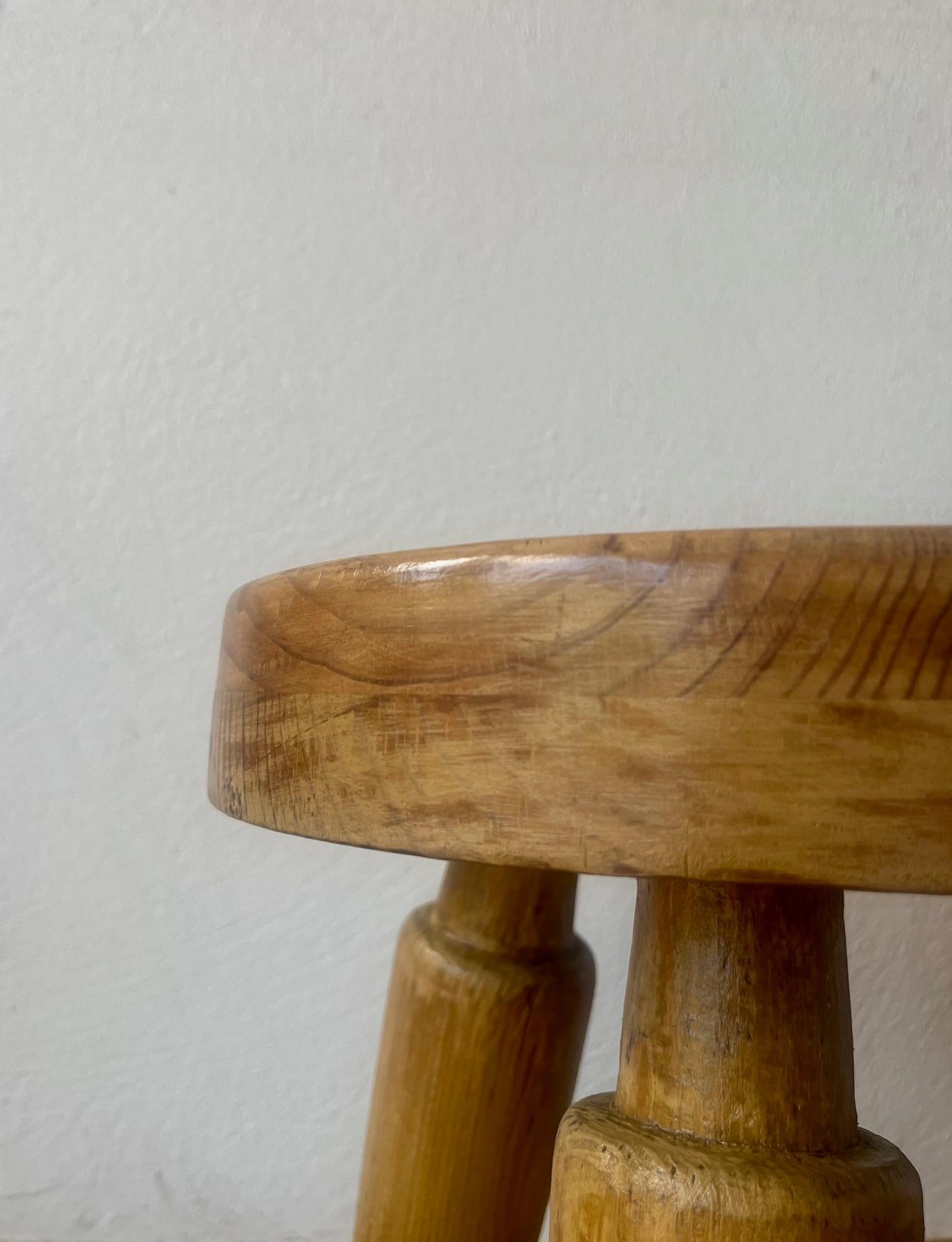 Pair of elm and pine tripod stools, France 1960's For Sale 1
