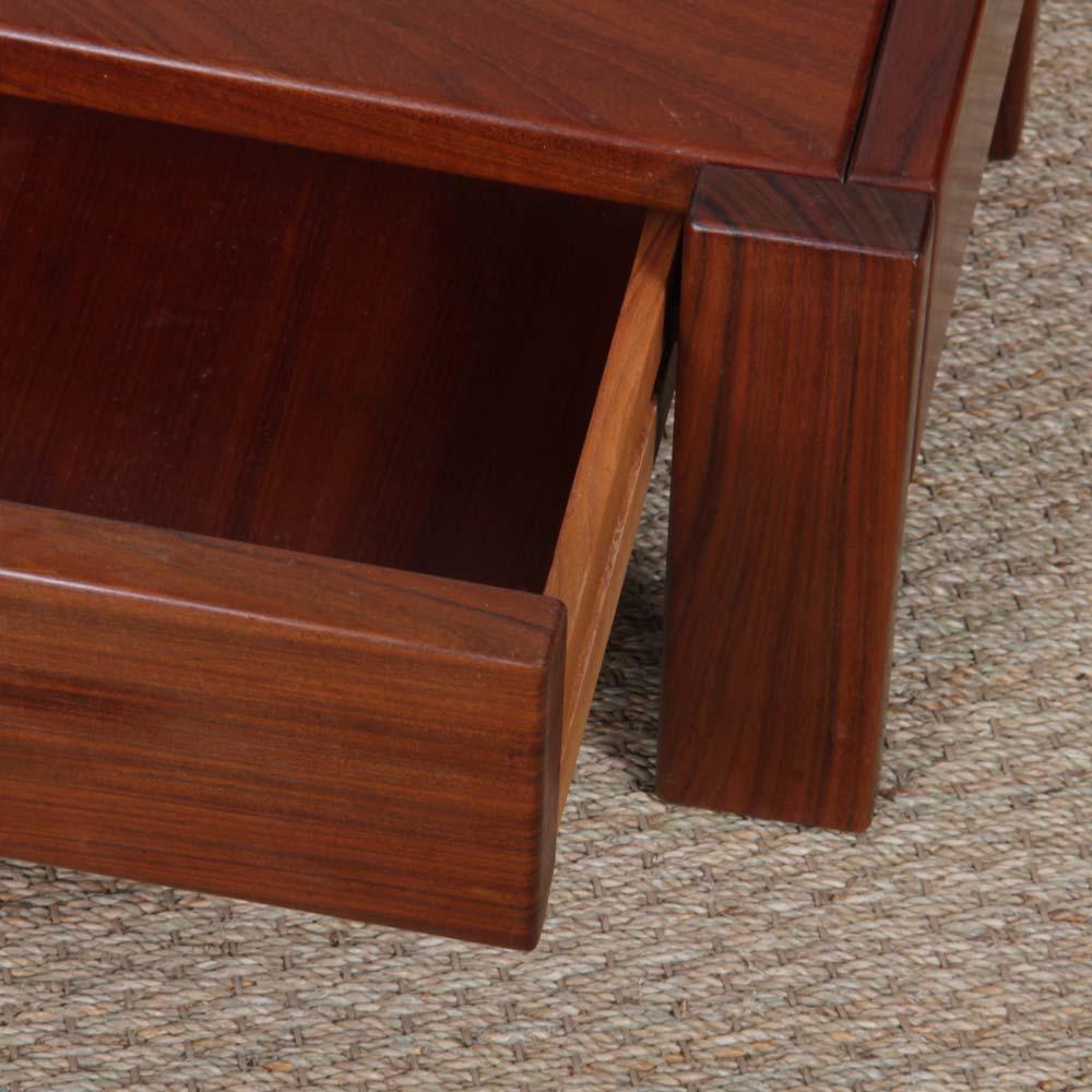 Orme Paire de tables de chevet en orme pour Maison Regain, 1970 en vente