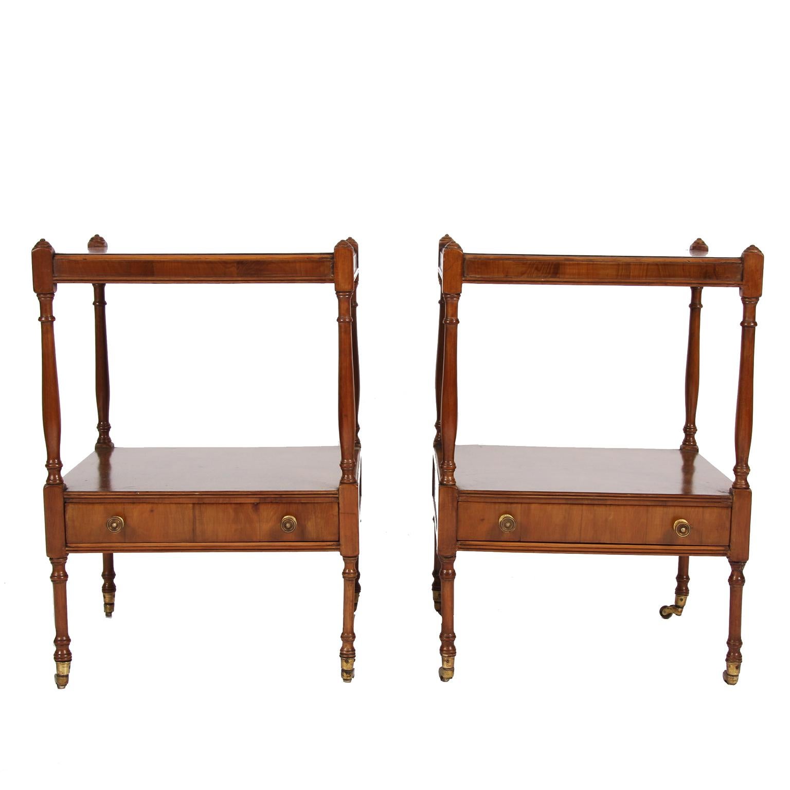 English early 20th century

An elegant pair of elm bedside tables. With a lovely grain to the wood and brass castors. 
 