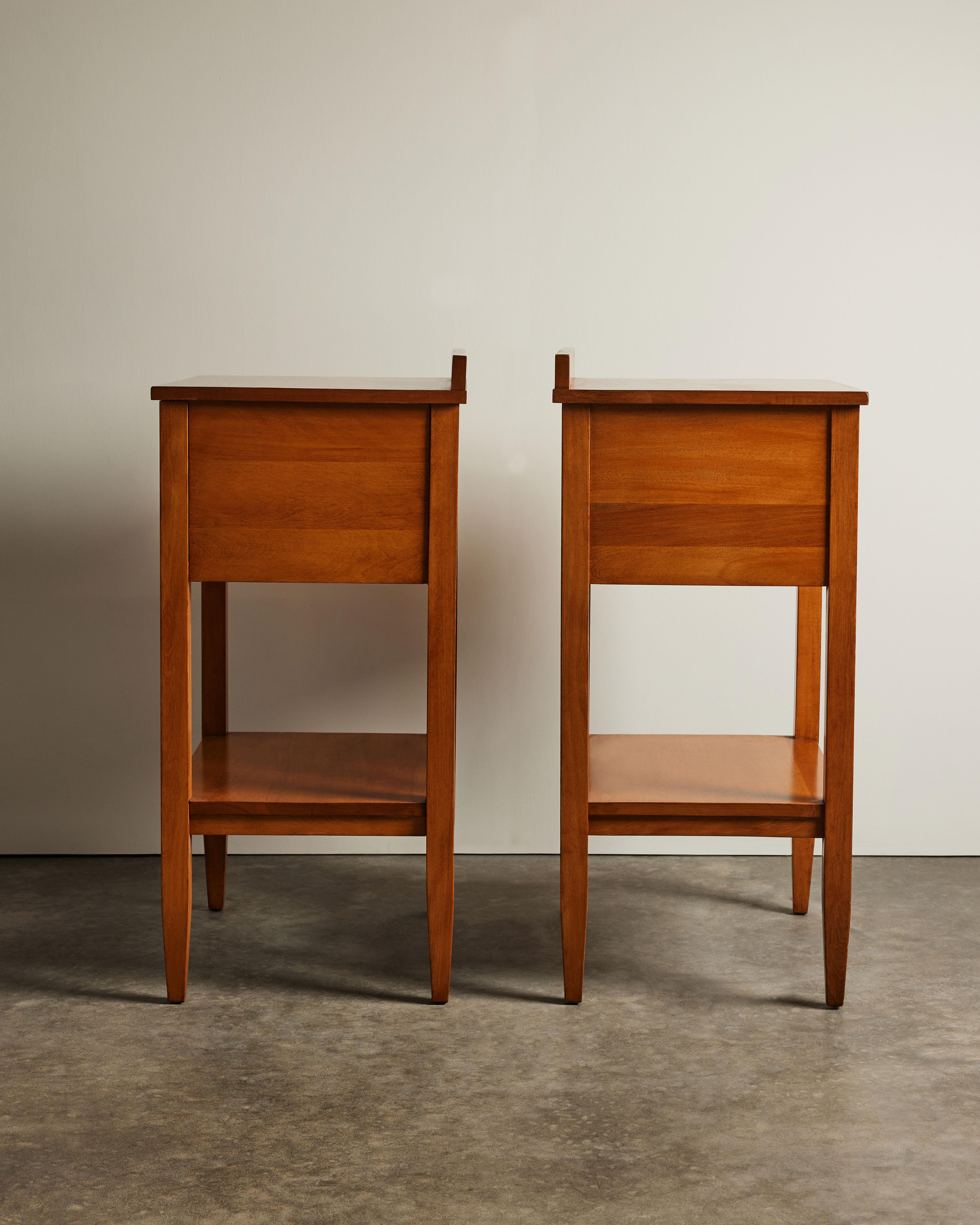 Metà XX secolo Pair of Elm End/Side/Bedside Tables by Thonet, Austria, c. 1940 in vendita