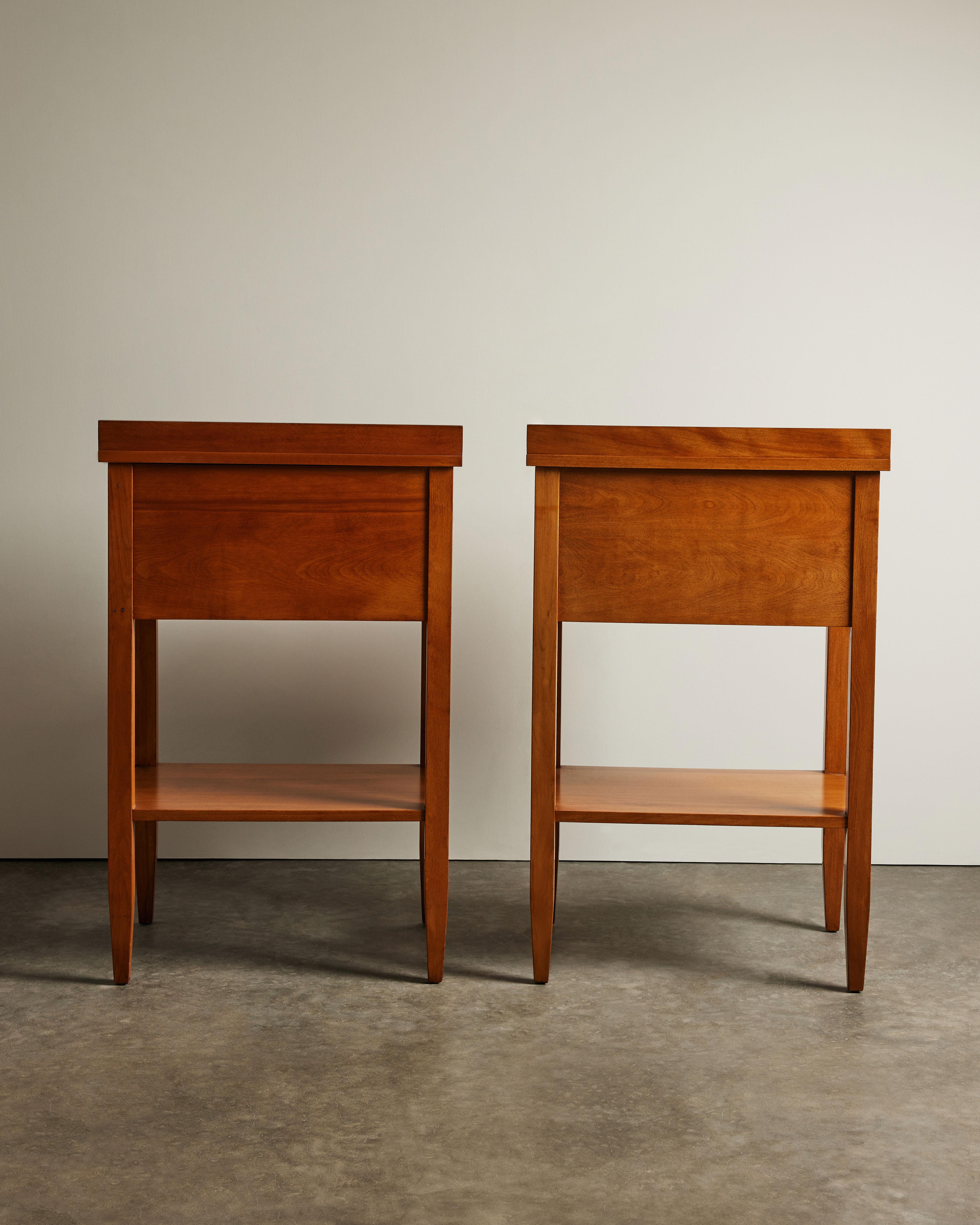 Olmo Pair of Elm End/Side/Bedside Tables by Thonet, Austria, c. 1940 in vendita