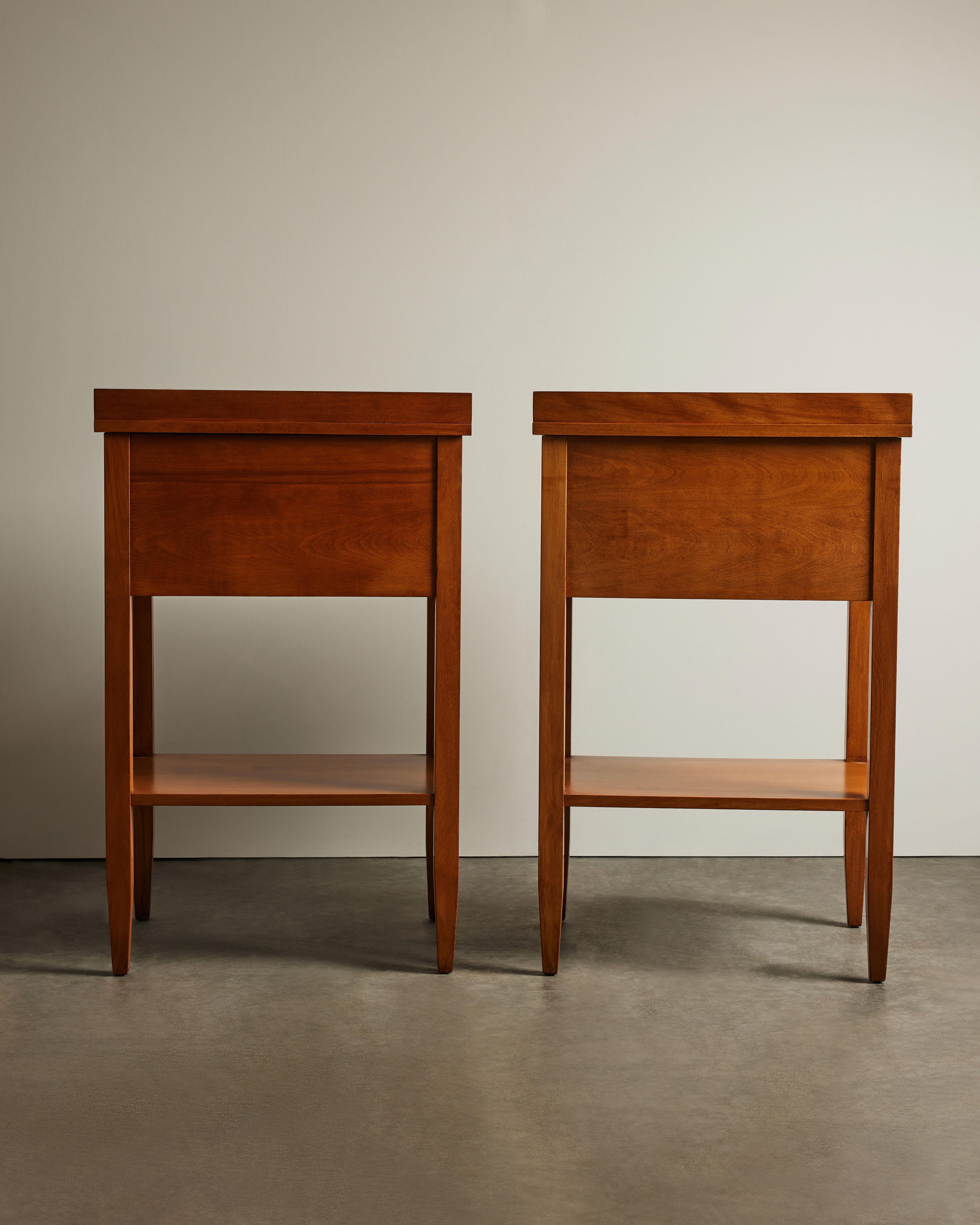 Pair of Elm End/Side/Bedside Tables by Thonet, Austria, c. 1940 in vendita 2