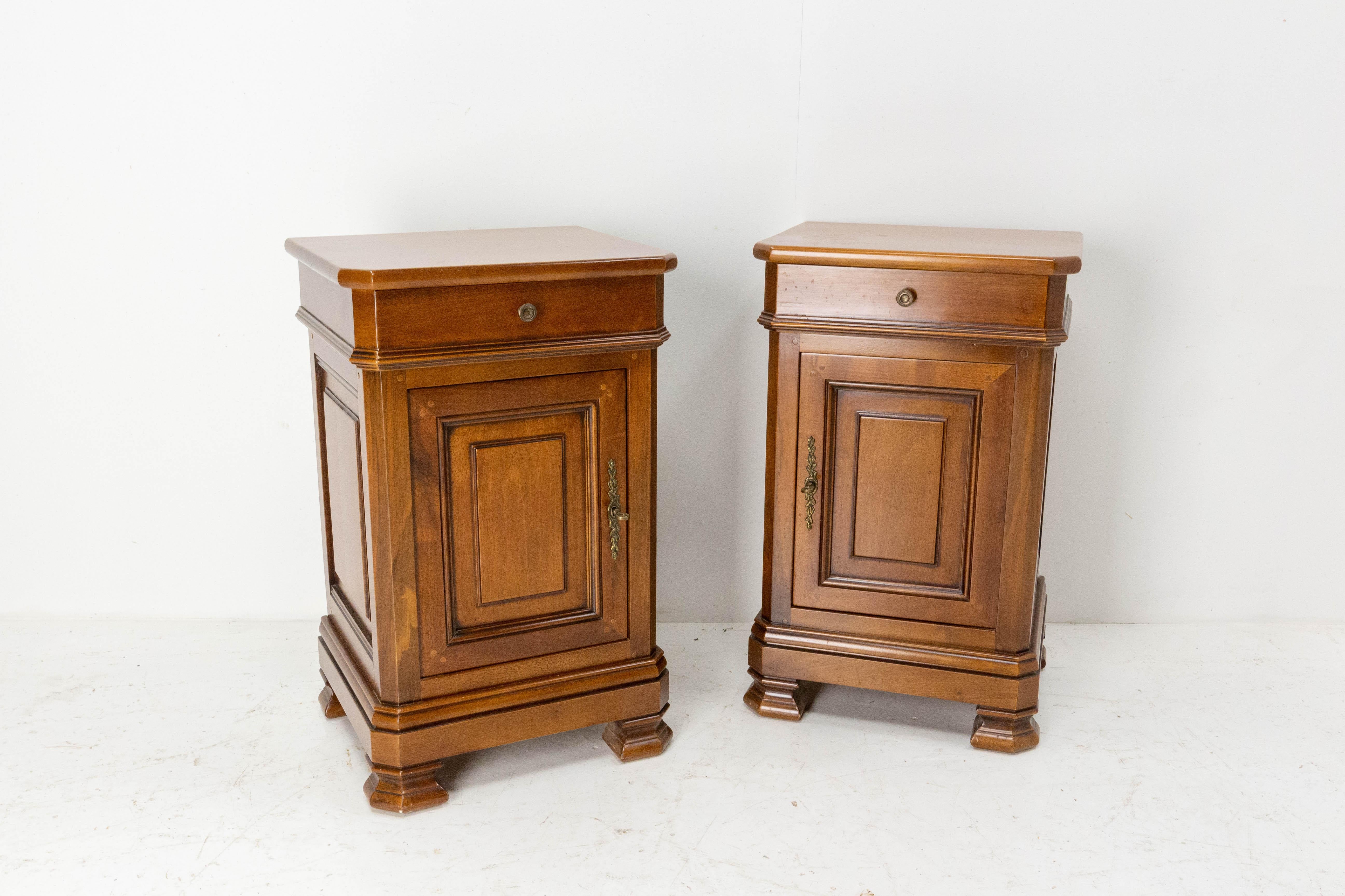 Pair of French side cabinet late 20th century
Louis Philippe style nightstands 
Elm bedside tables
In each nightstand, there is one drawer in in the cabinet there is one shelf
Very good condition

Shipping:
L 76 P 45 H 72,5 cm 39 kg.