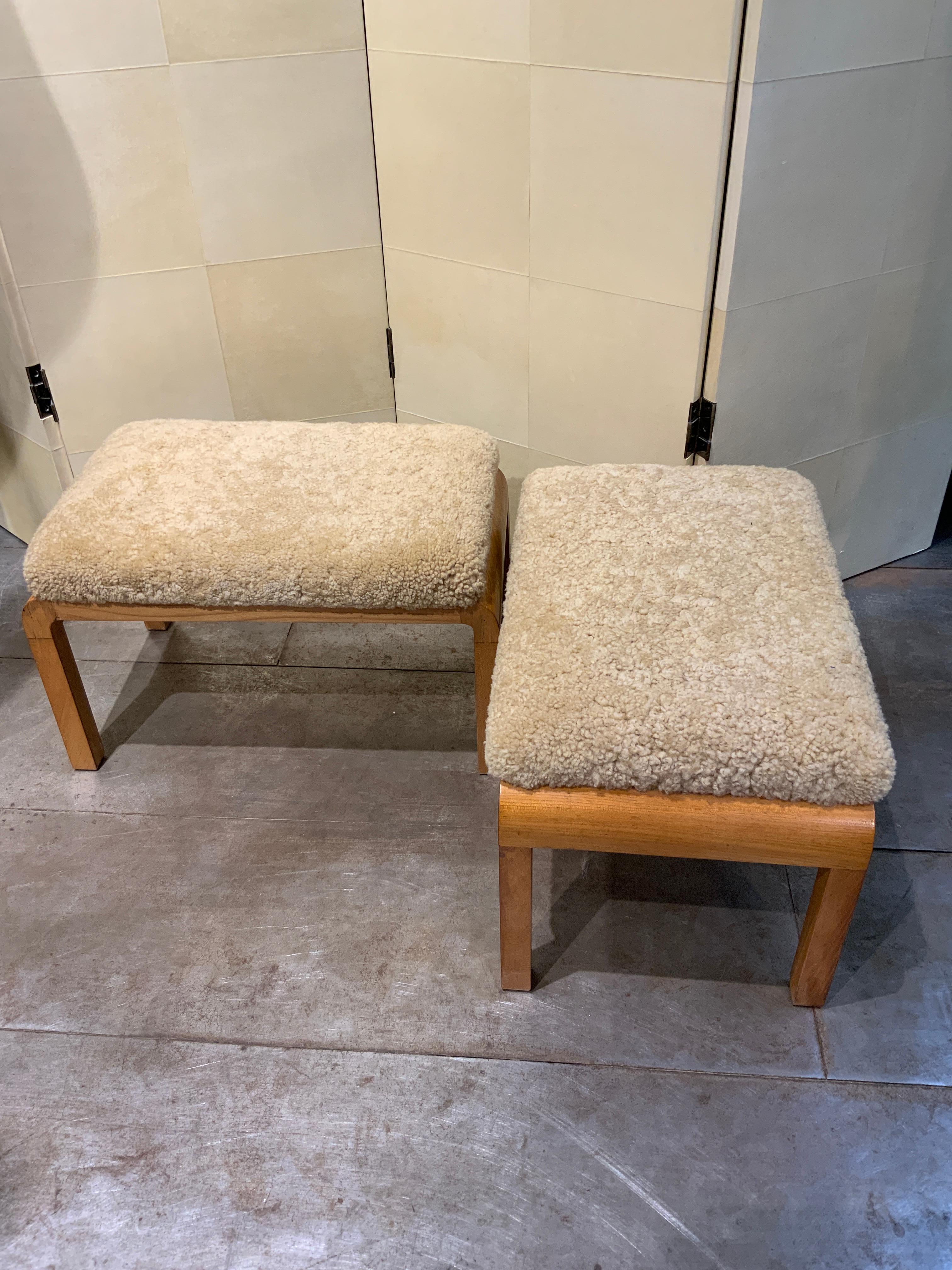 Pair of elm stools with lamp wool Denmark 1940 In Good Condition In PARIS, FR