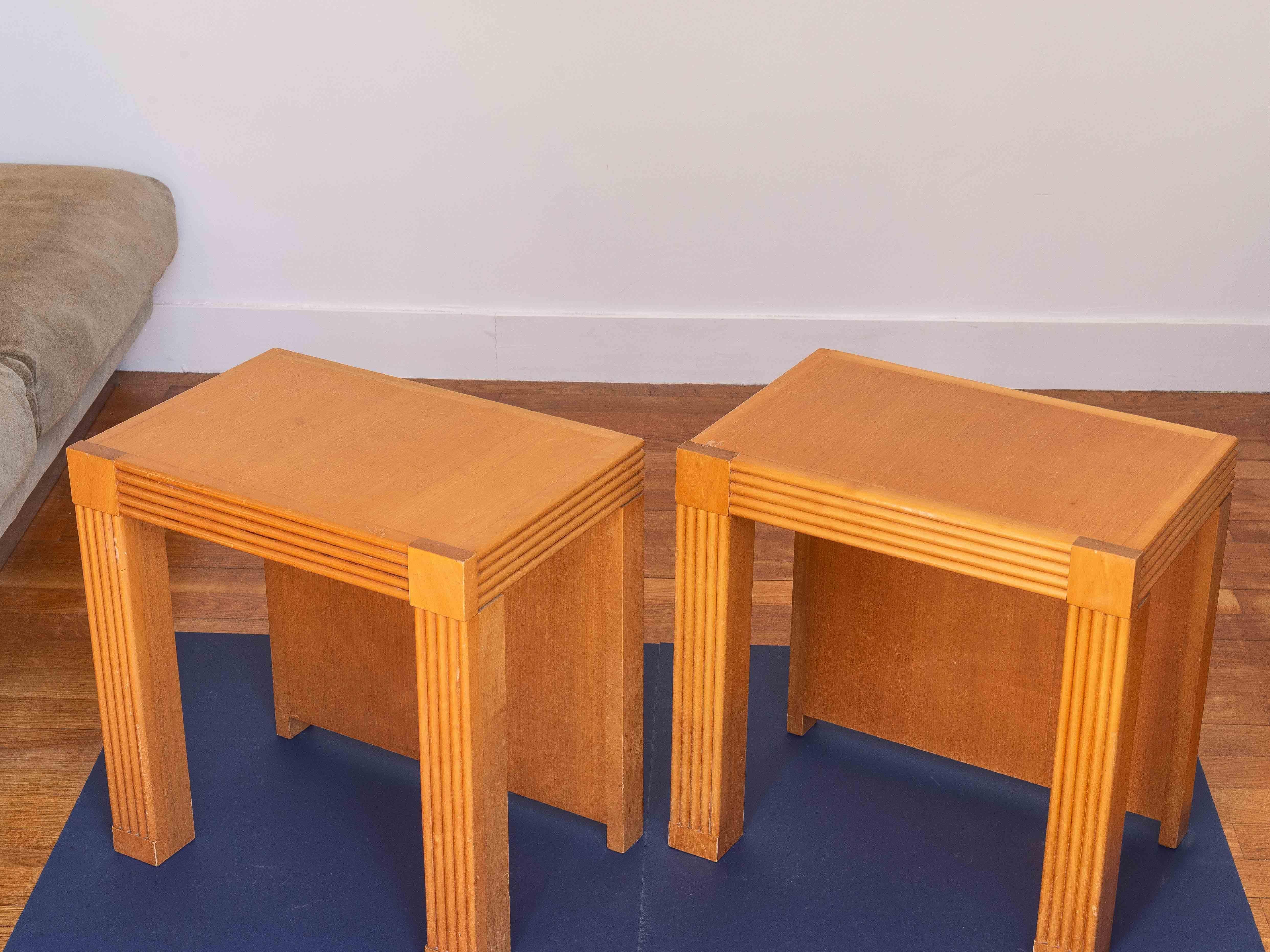 Pareja de mesas auxiliares o de noche de madera de olmo, Moderno de mediados de siglo, Francia Años 80 en venta 5