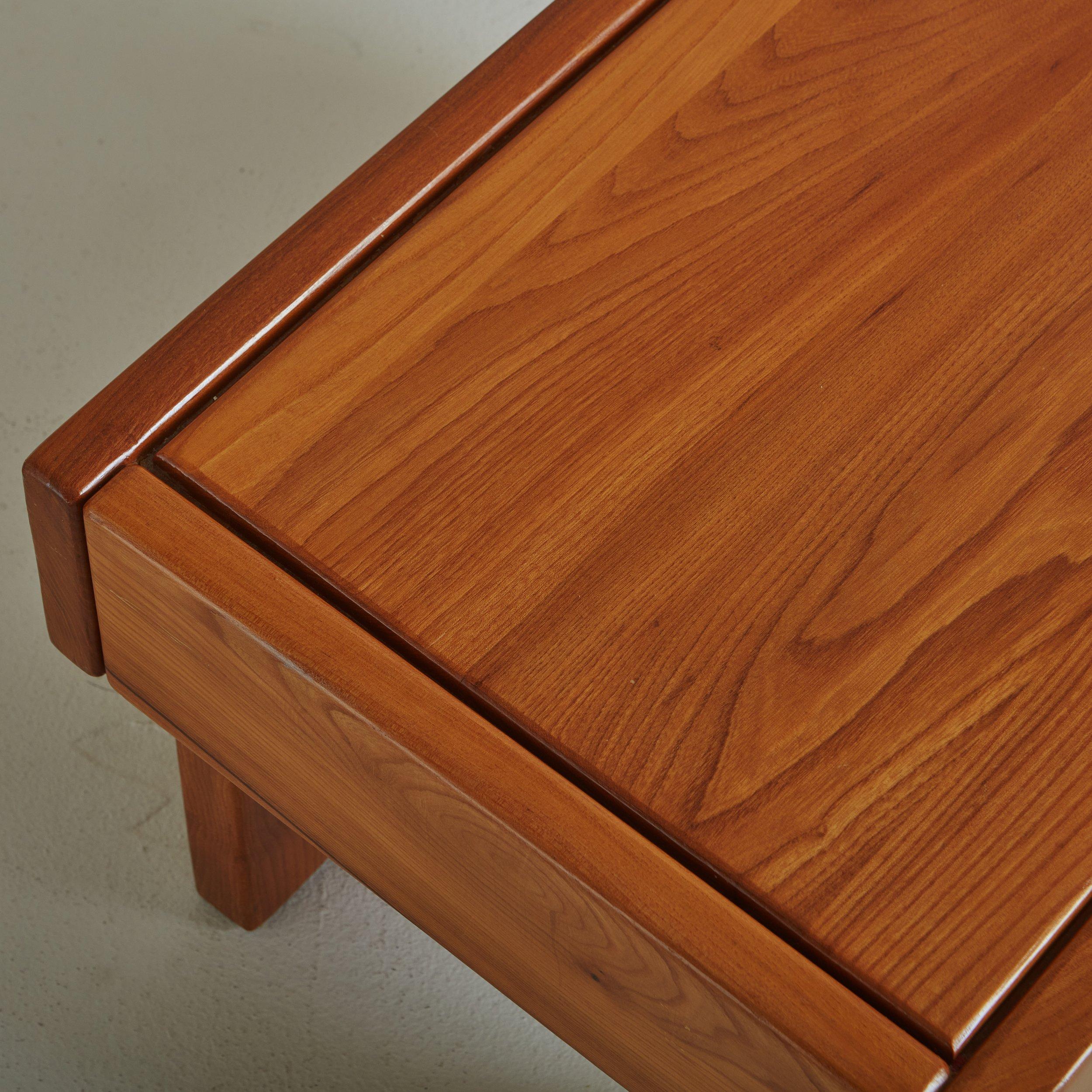 Pair of Elm Wood Side Tables by Maison Regain, France 1970s In Good Condition For Sale In Chicago, IL