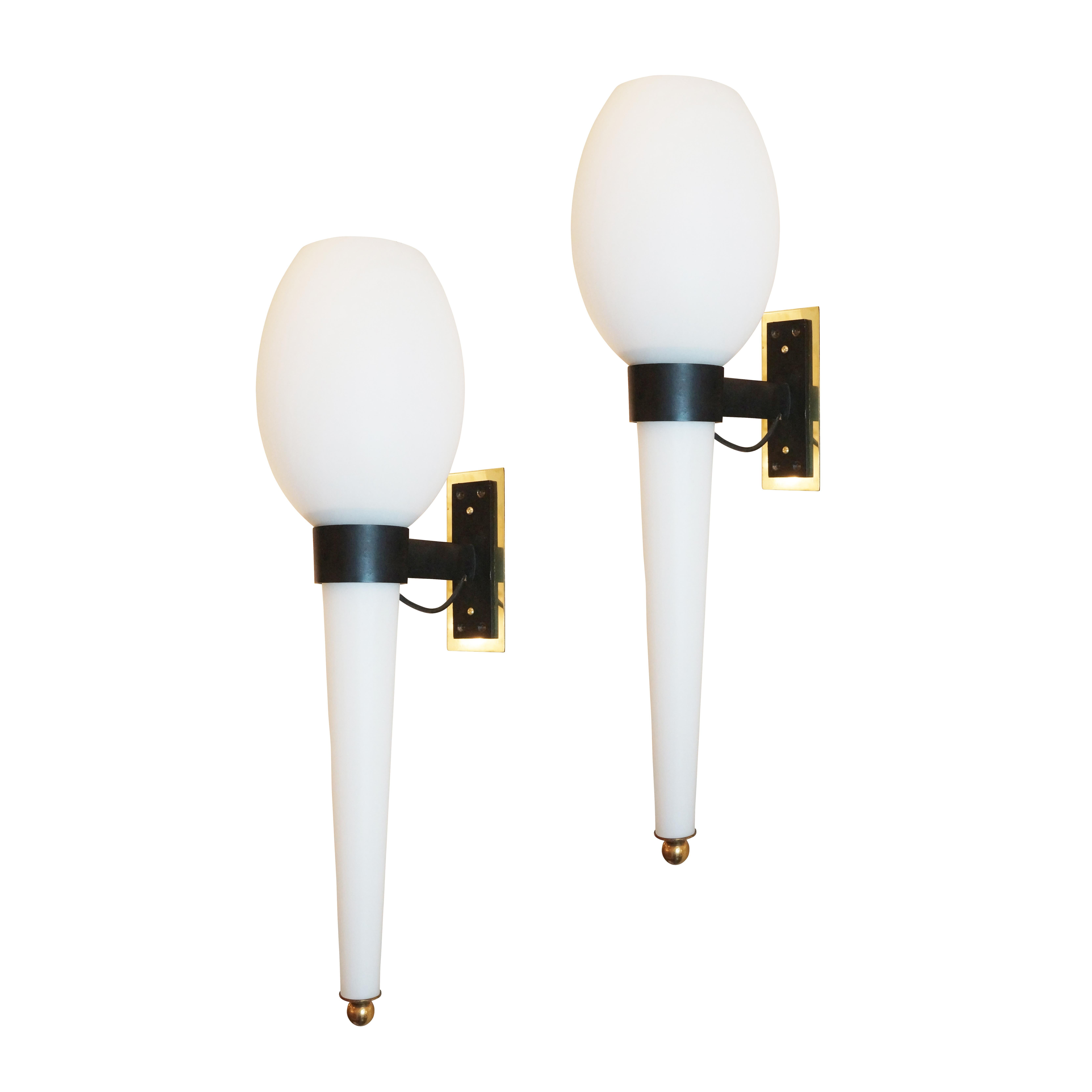 Italian Pair of Elongated Frosted Glass Sconces, Italy, 1950s For Sale