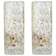 Pareja de apliques alargados de cristal texturado dorado de J.T. Kalmar, Austria